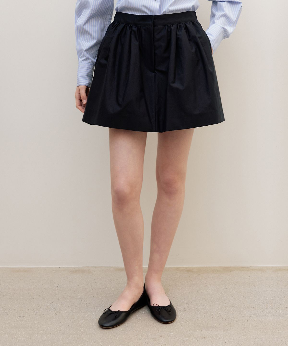 르메메(LEMEME) Mouchou Volume Shorts Navy