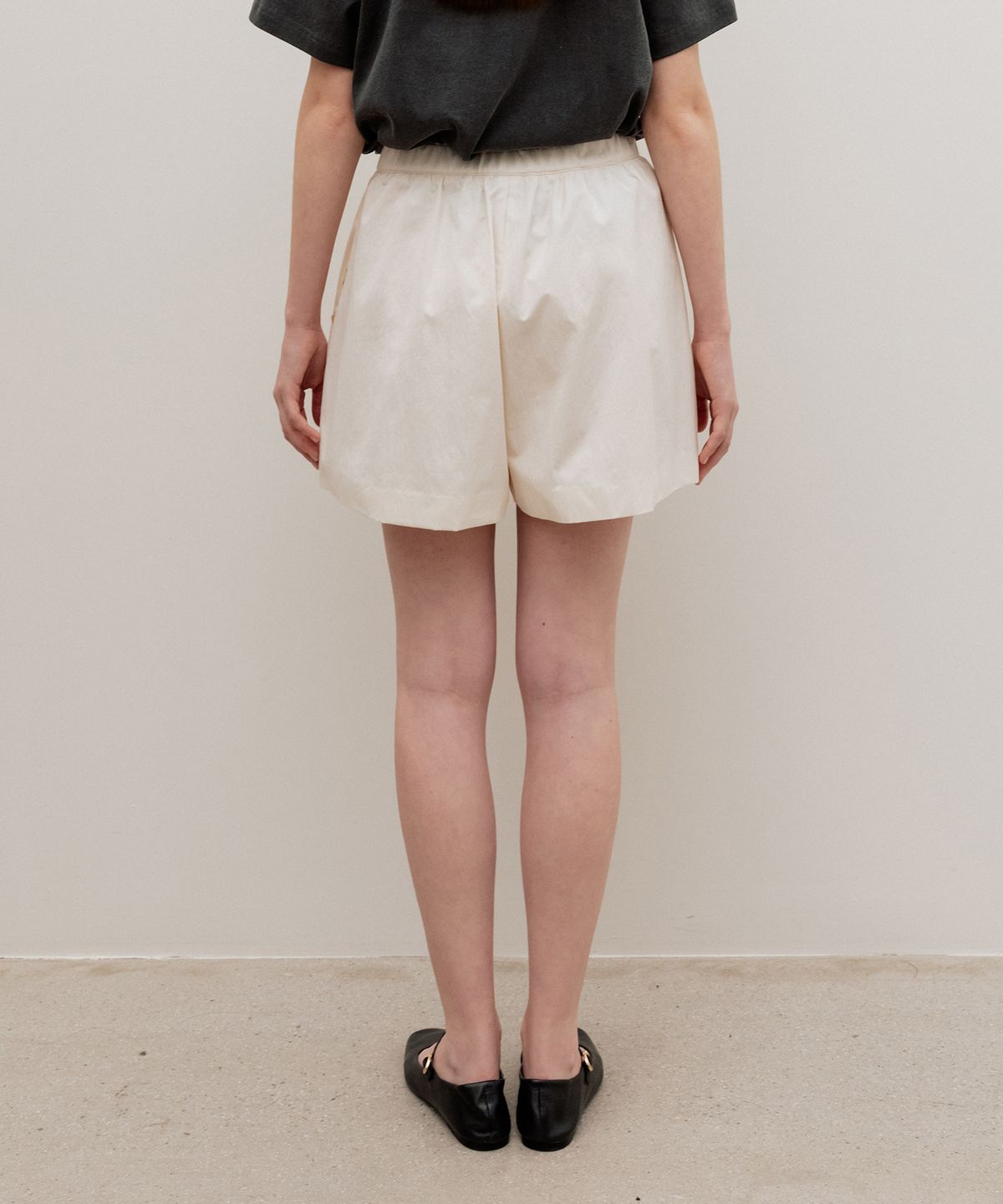 르메메(LEMEME) Mouchou Volume Shorts Cream