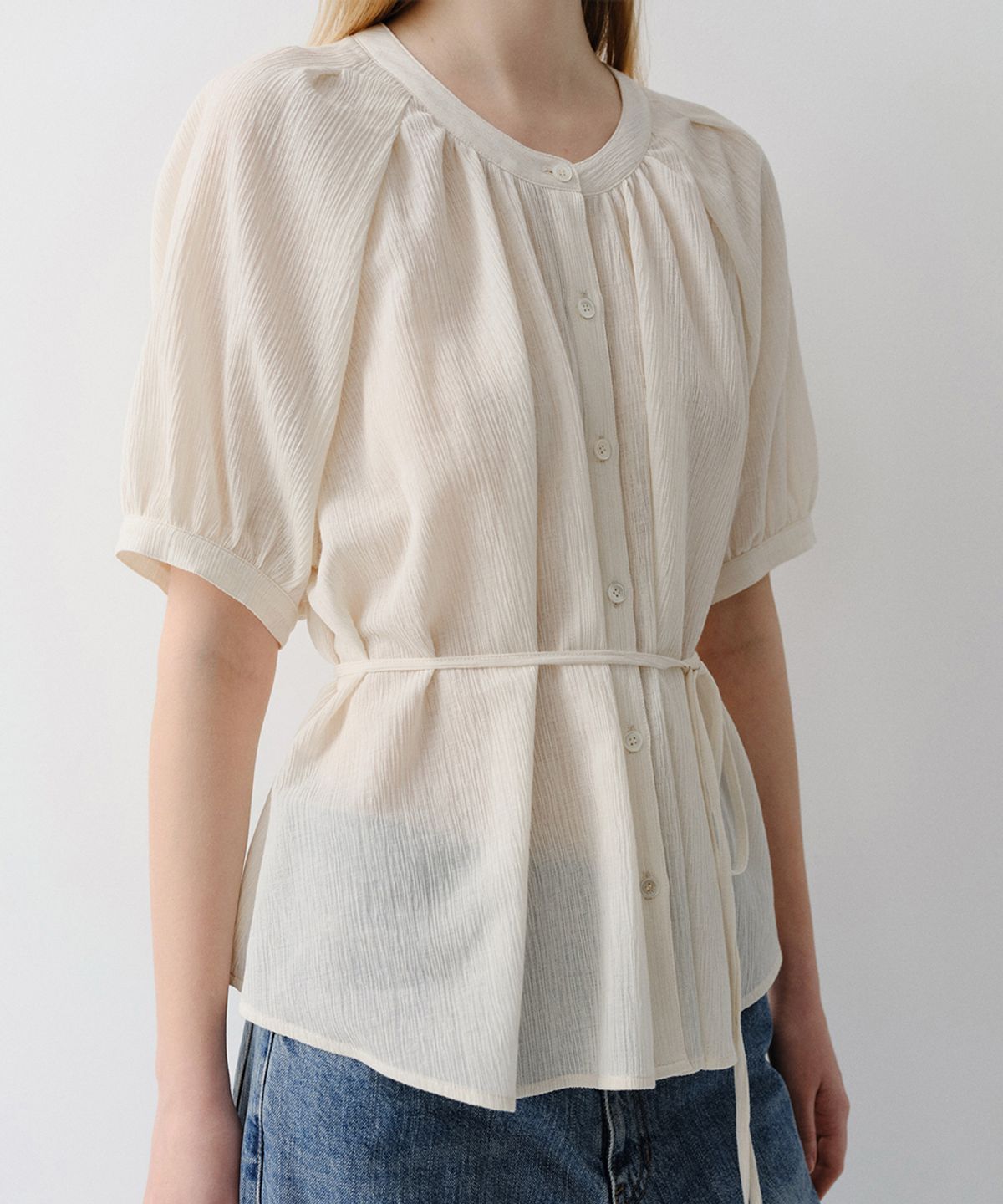 이아(EAAH) LINA GATHERED BLOUSE (CREAM)