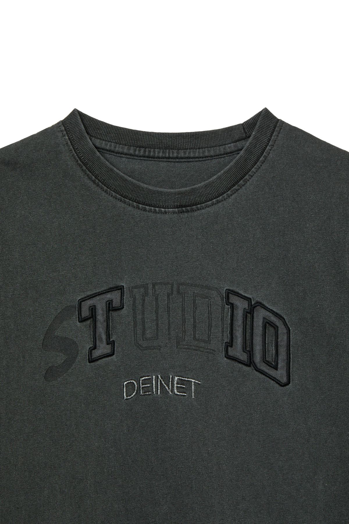 다이닛(DEINET) STUDIO PIGMENT CROP T-SHIRT IN CHARCOAL