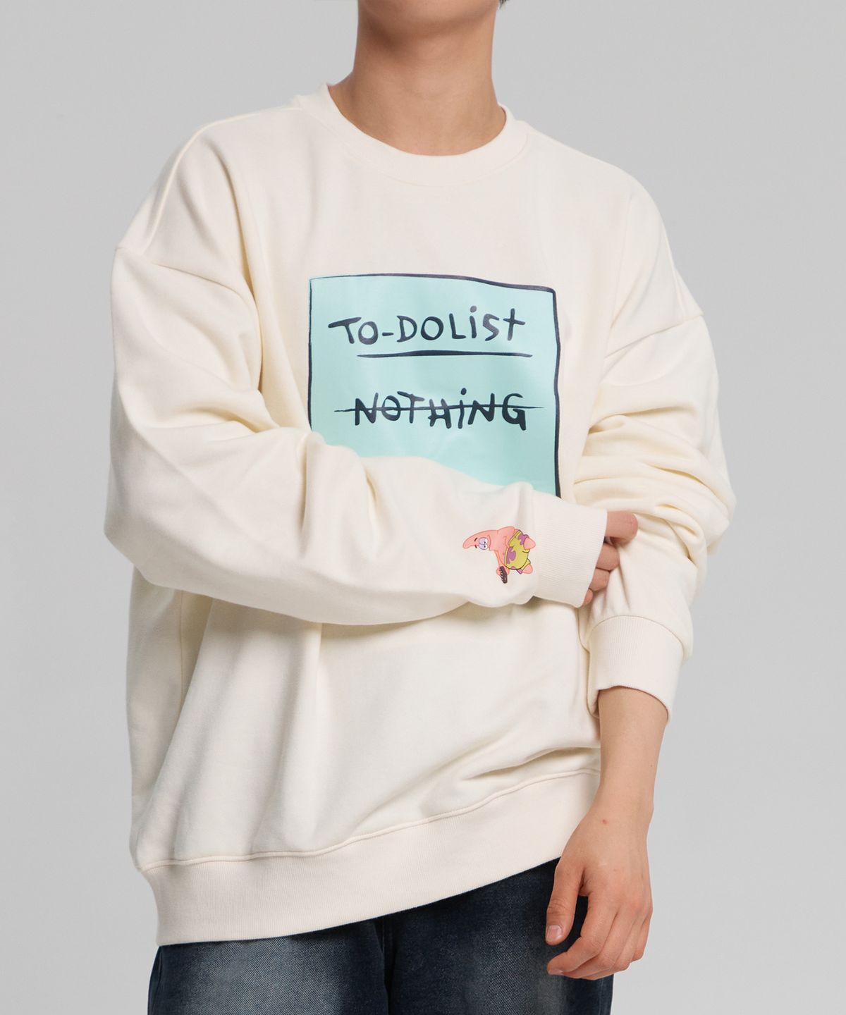 댄꼼마(DANCOMMA) 스폰지밥 뚱이 오늘 할일 스웨트셔츠