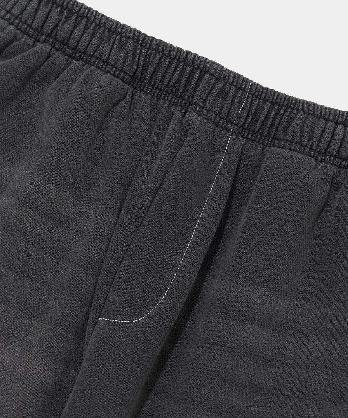 컬럼비아 유니버시티(COLUMBIA UNIVERSITY) CAT WASHED LOOSE-FIT DENIM TERRY SWEATPANTS_BLACK JEAN