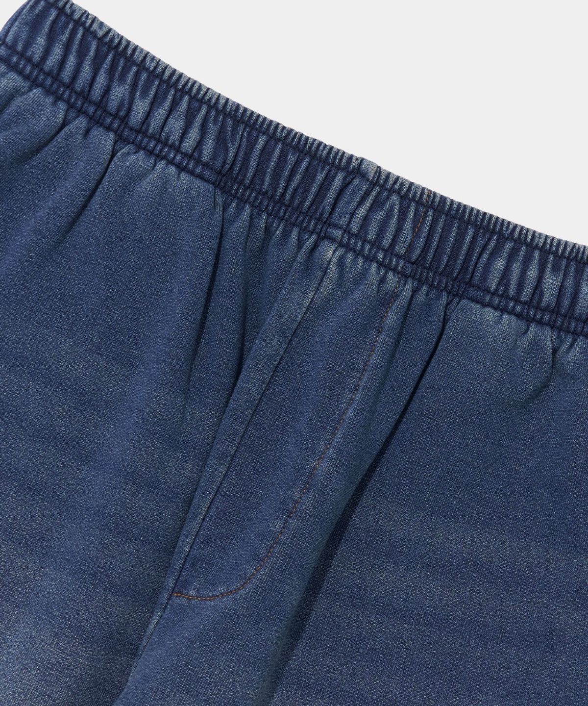 컬럼비아 유니버시티(COLUMBIA UNIVERSITY) CAT WASHED LOOSE-FIT DENIM TERRY SWEATPANTS_MIDNIGHT JEAN