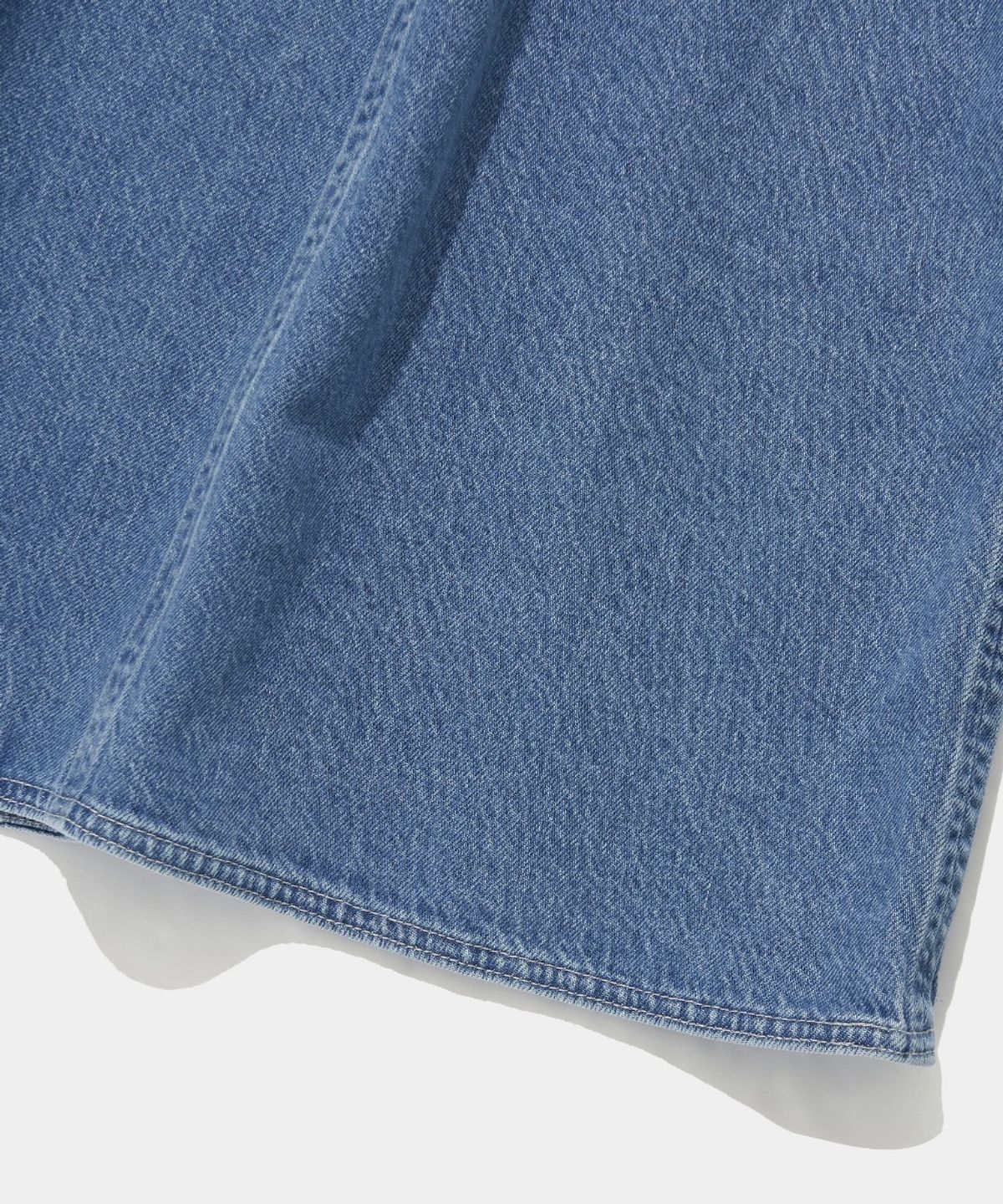 컬럼비아 유니버시티(COLUMBIA UNIVERSITY) PANEL PLEATED DENIM SKIRT_LIGHT JEAN