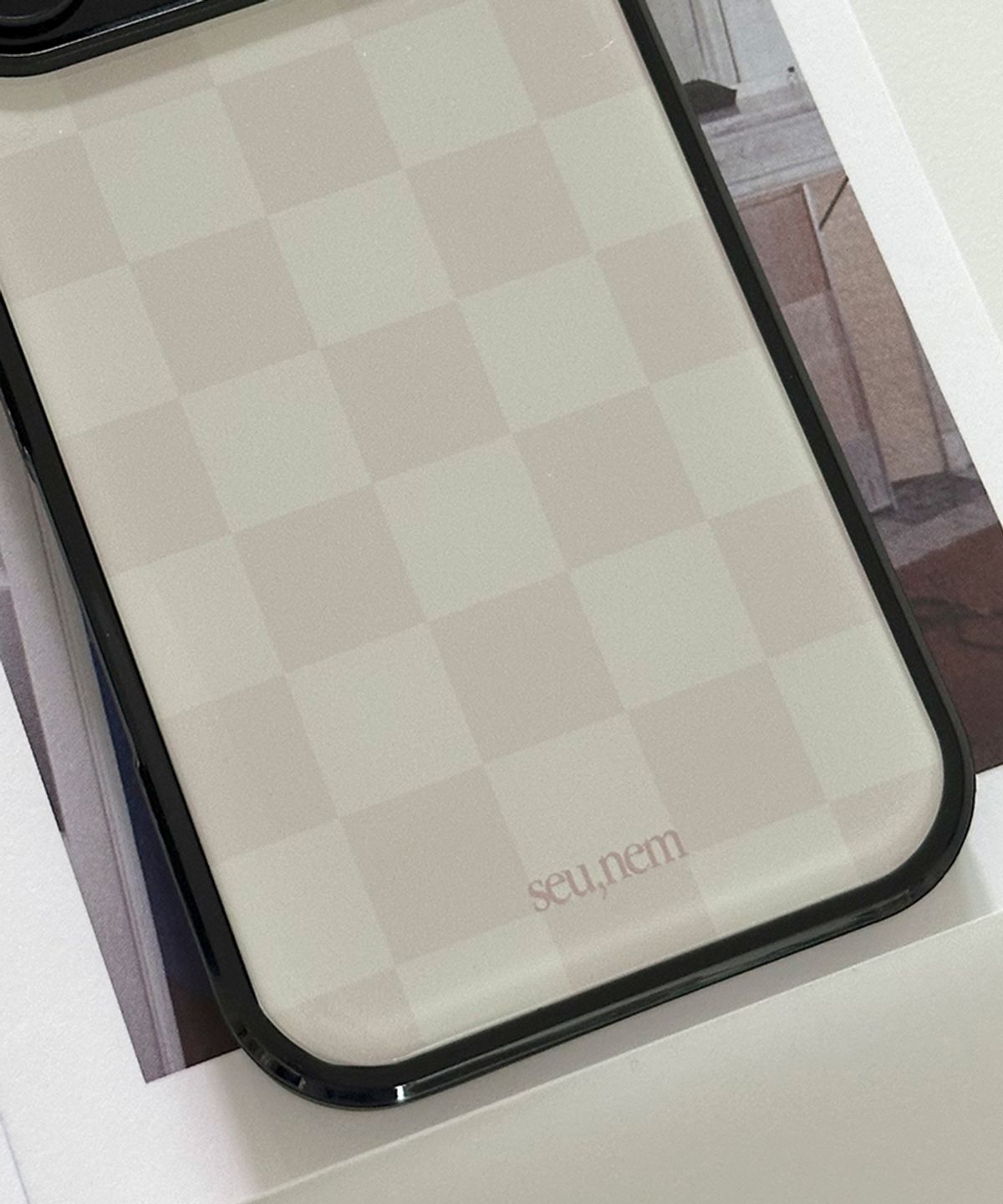 세컨드유니크네임(SECOND UNIQUE NAME) SUN CASE GRAPHIC CHECKER BOARD BEIGI