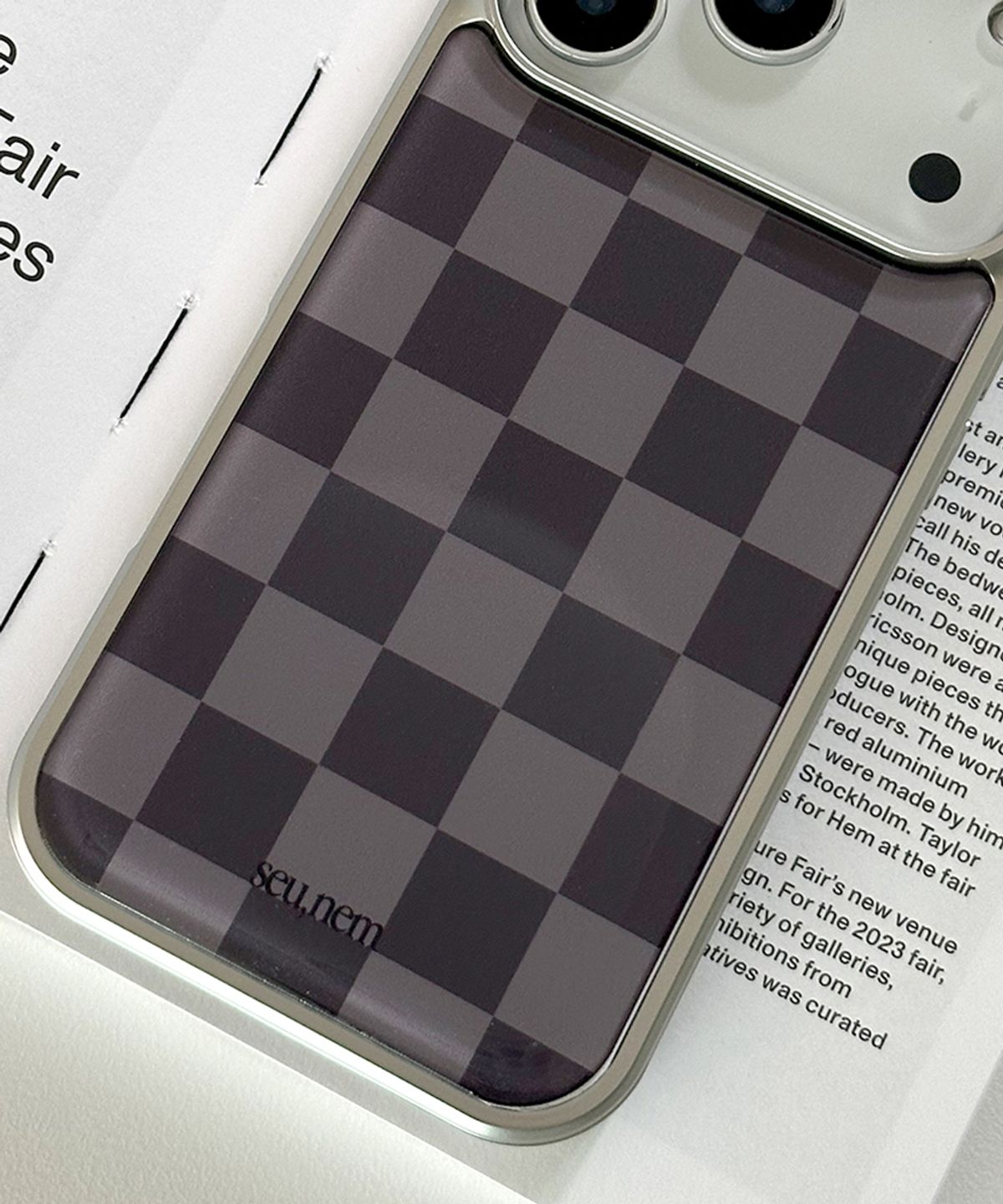 세컨드유니크네임(SECOND UNIQUE NAME) SUN CASE GRAPHIC CHECKER BOARD DEEP GRAY