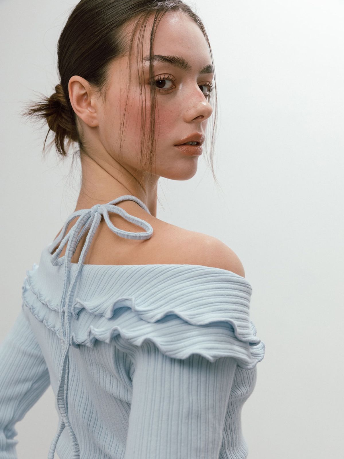 모이페어(MOIFAIRE) FRILL OFF SHOULDER T-SHIRT / SKYBLUE