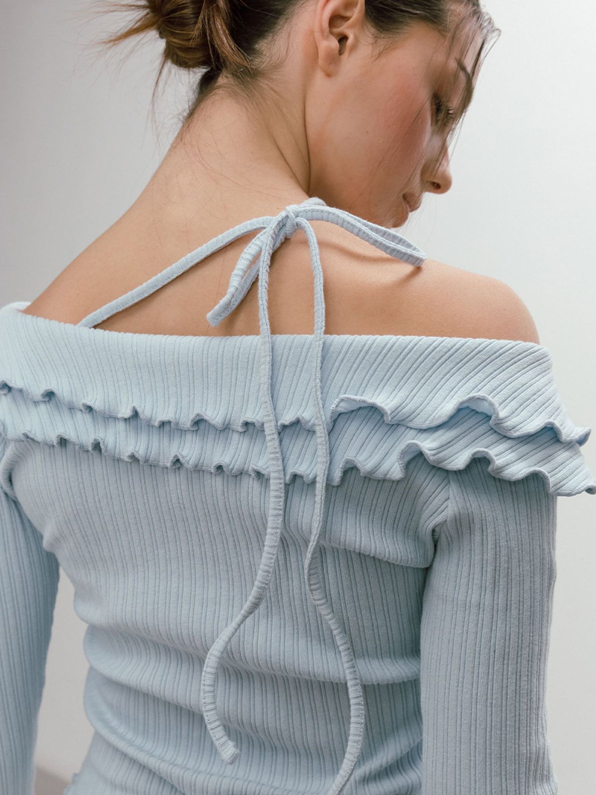 모이페어(MOIFAIRE) FRILL OFF SHOULDER T-SHIRT / SKYBLUE