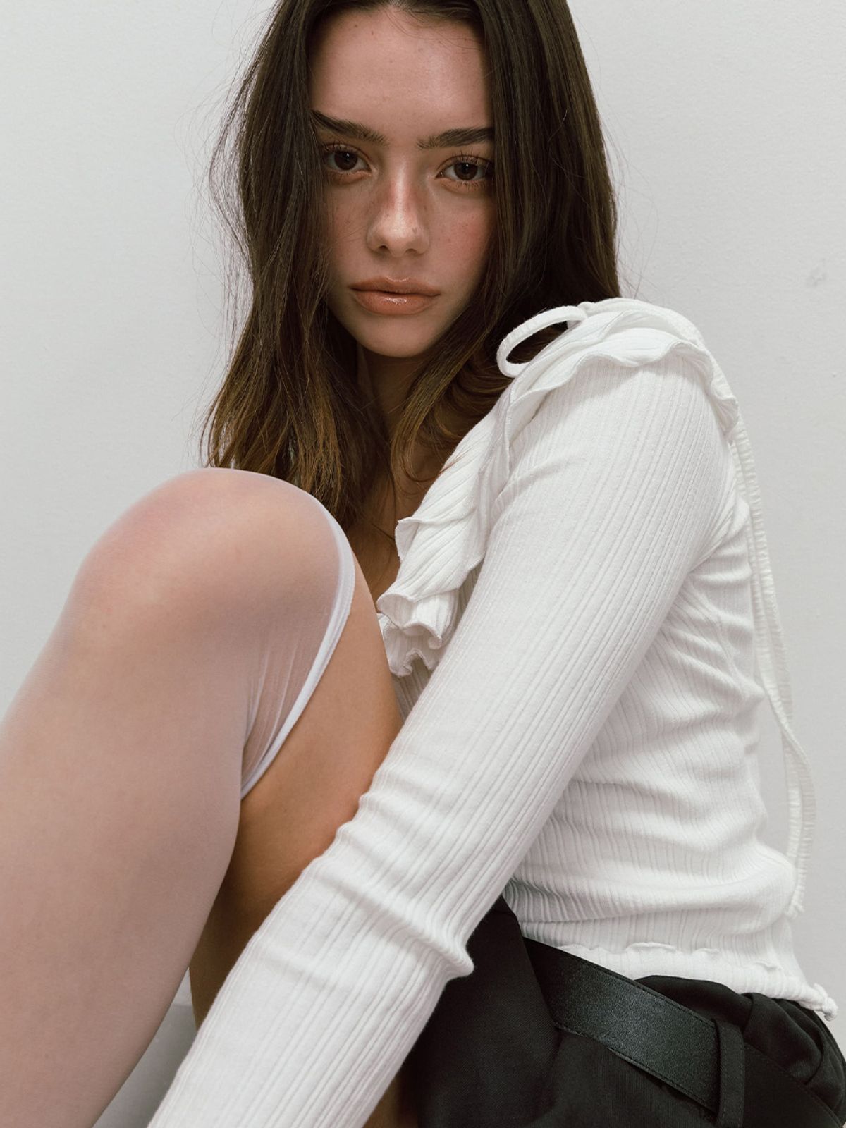 모이페어(MOIFAIRE) FRILL OFF SHOULDER T-SHIRT / WHITE