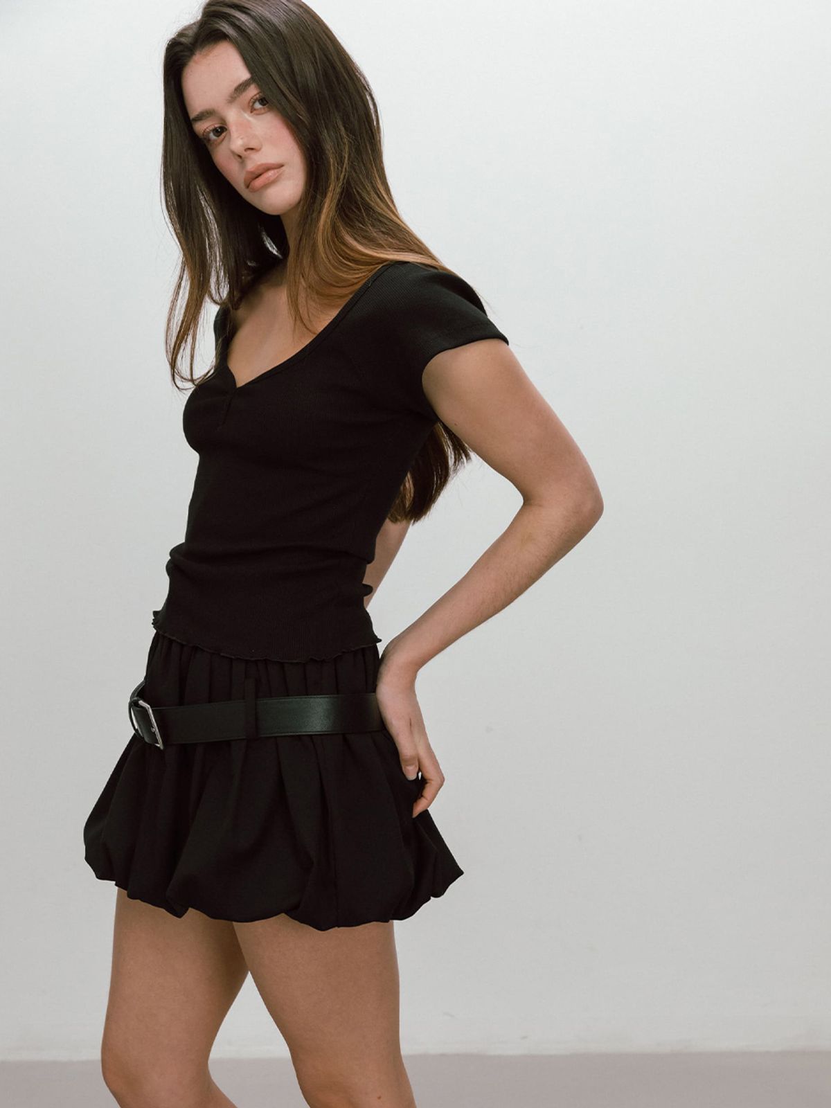 모이페어(MOIFAIRE) BELTED BALLOON SKIRT / BLACK