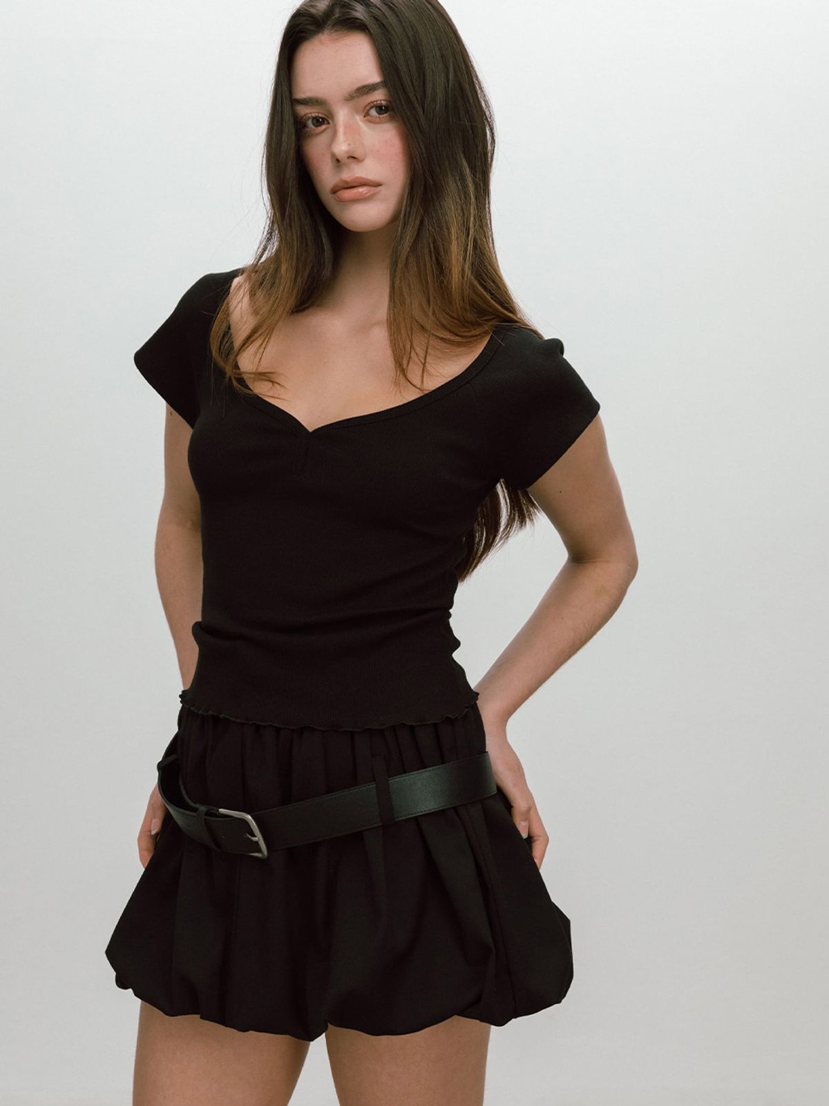 모이페어(MOIFAIRE) BELTED BALLOON SKIRT / BLACK