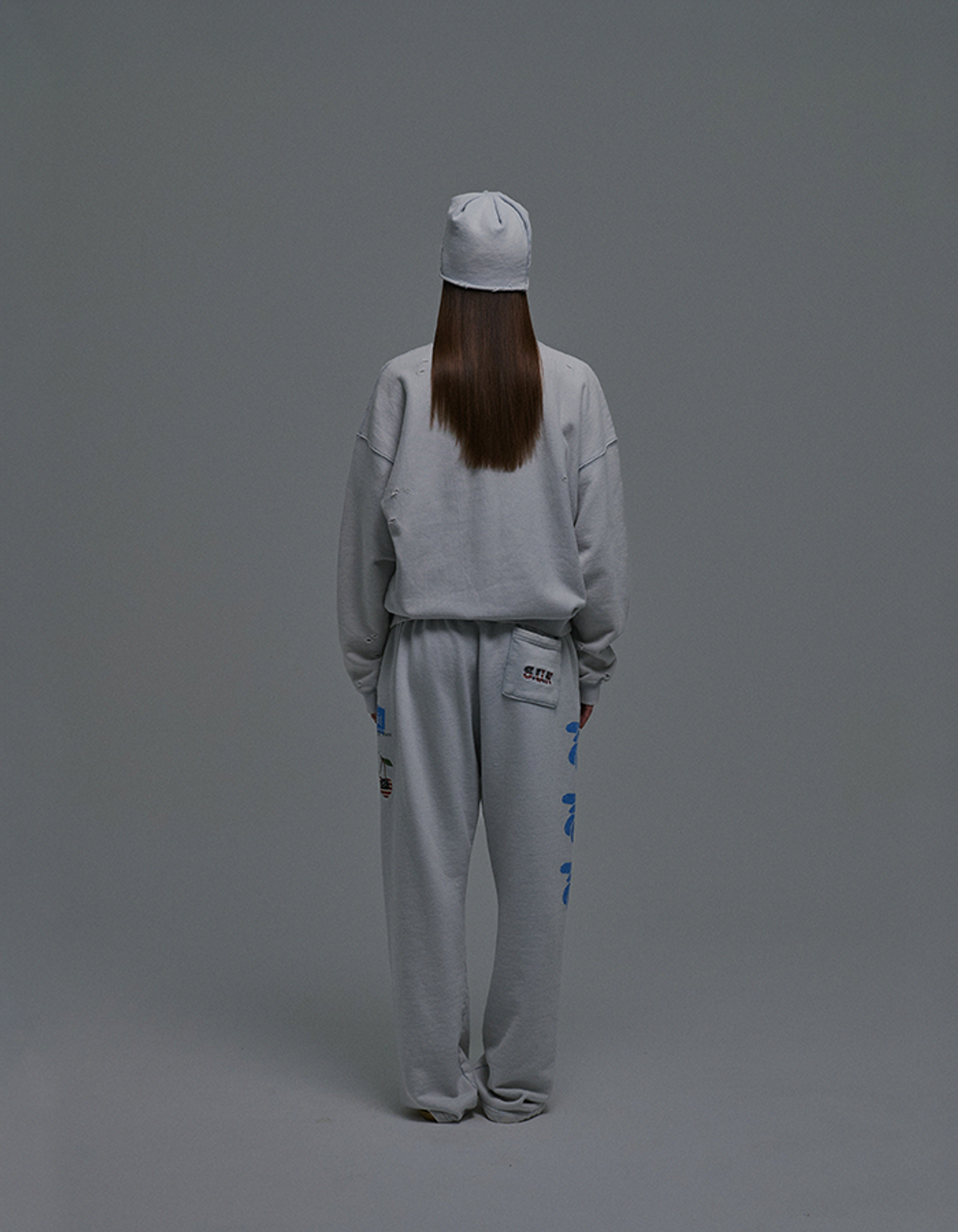선데이후르츠마켓(SUNDAY FRUIT MARKET) SQUARE APPLE SWEAT CREW SKYBLUE