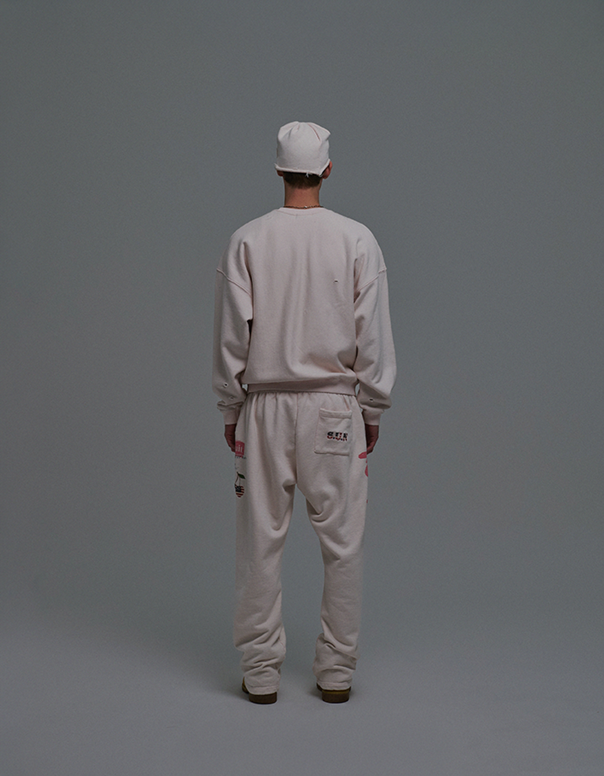 선데이후르츠마켓(SUNDAY FRUIT MARKET) SQUARE APPLE SWEAT CREW PINK