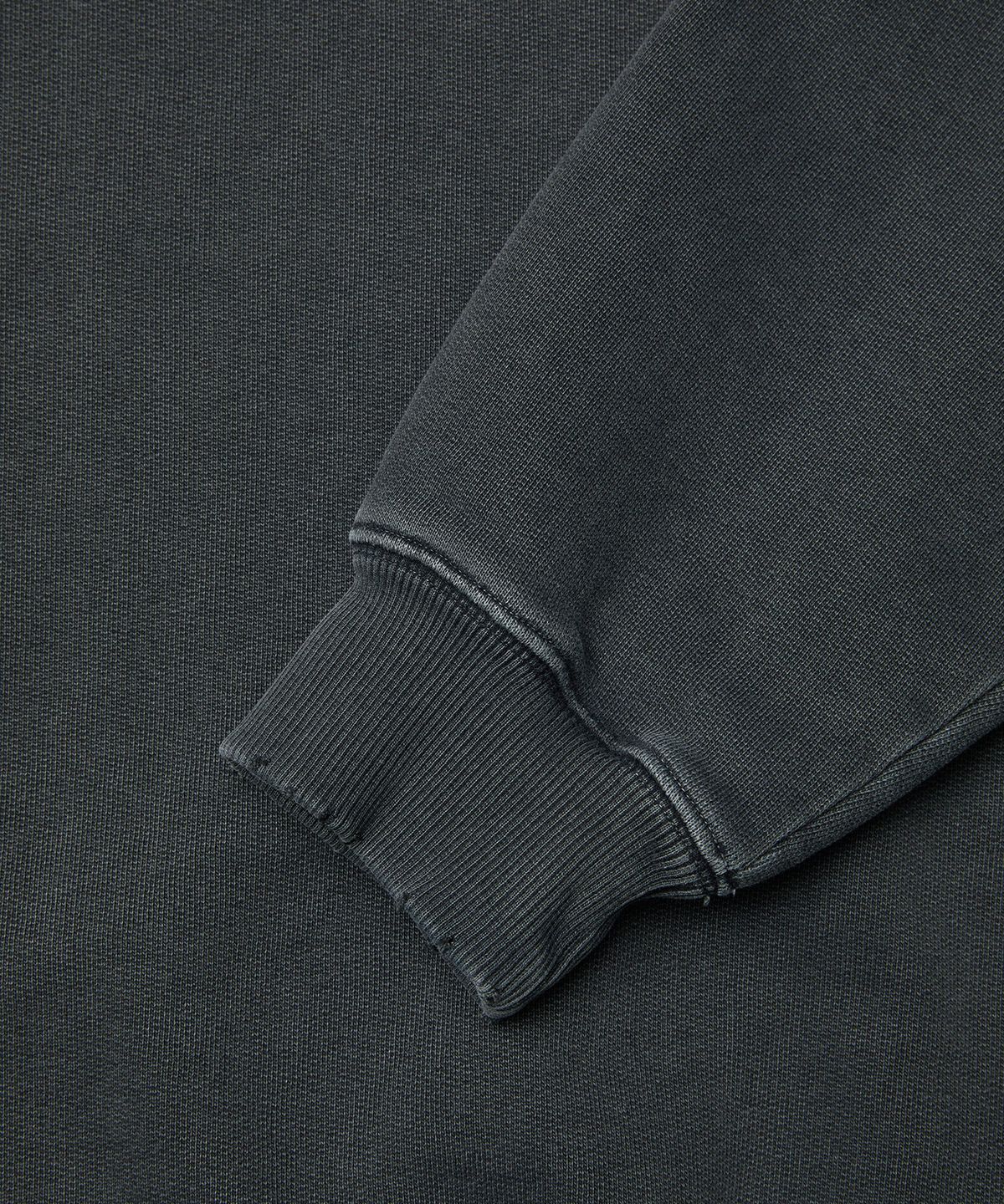 엠엠아이씨(MMIC) CRUISER SWEATSHIRT (CHARCOAL)
