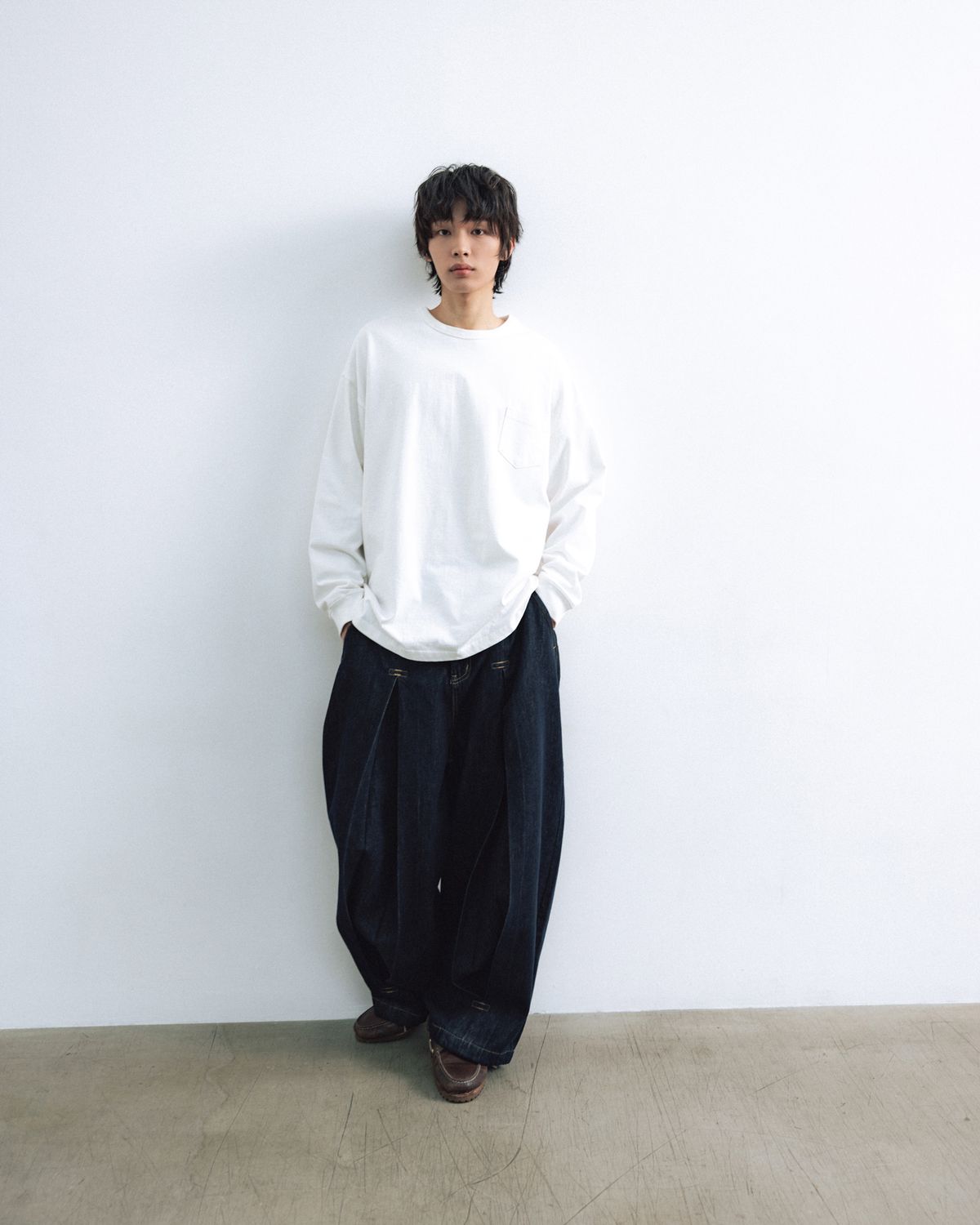 앵글런(ANGLAN) Long Tuck Wing Balloon Denim Pants - Indigo