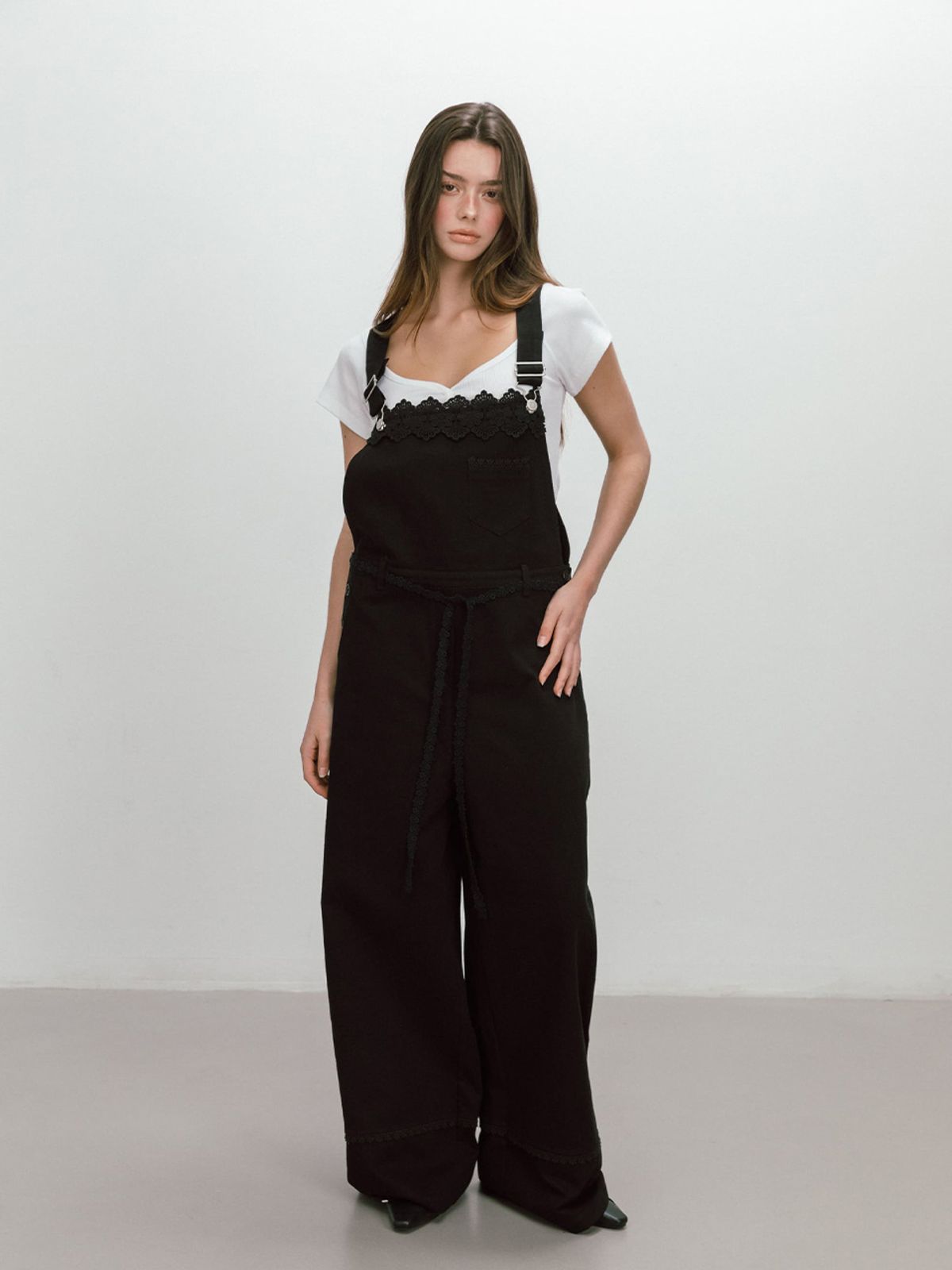 모이페어(MOIFAIRE) FLOWER LACE OVERALL / BLACK