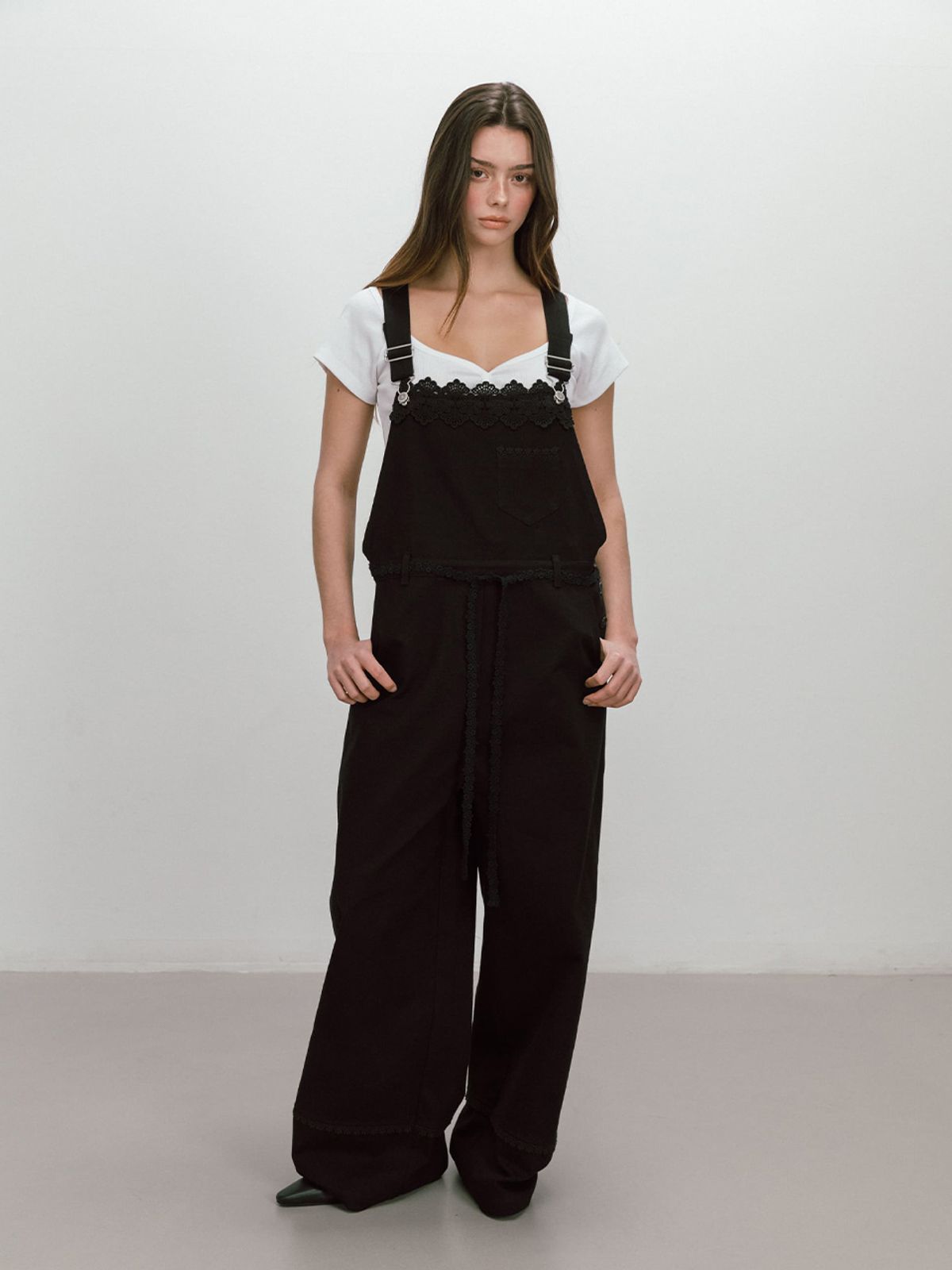 모이페어(MOIFAIRE) FLOWER LACE OVERALL / BLACK