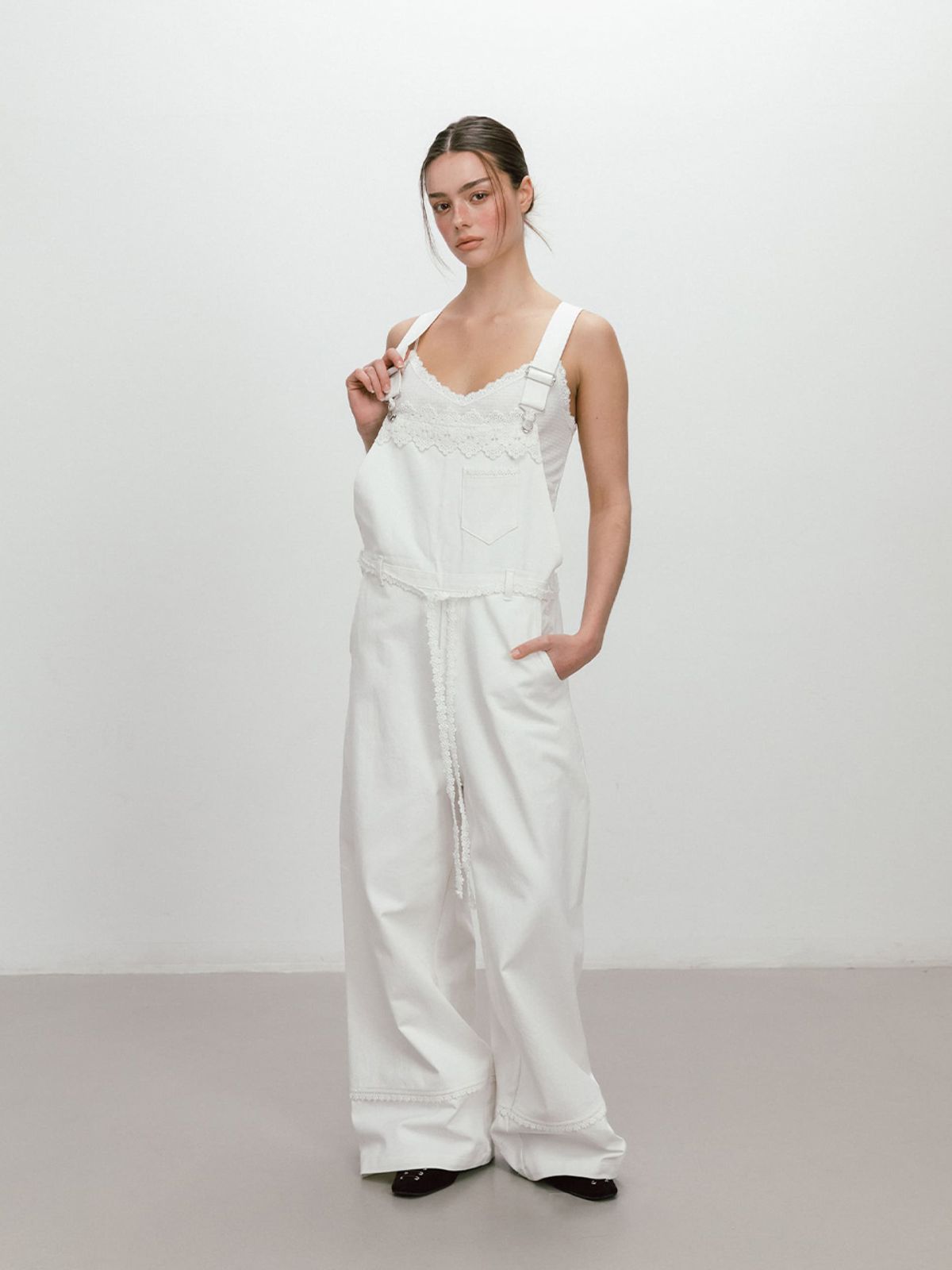 모이페어(MOIFAIRE) FLOWER LACE OVERALL / WHITE