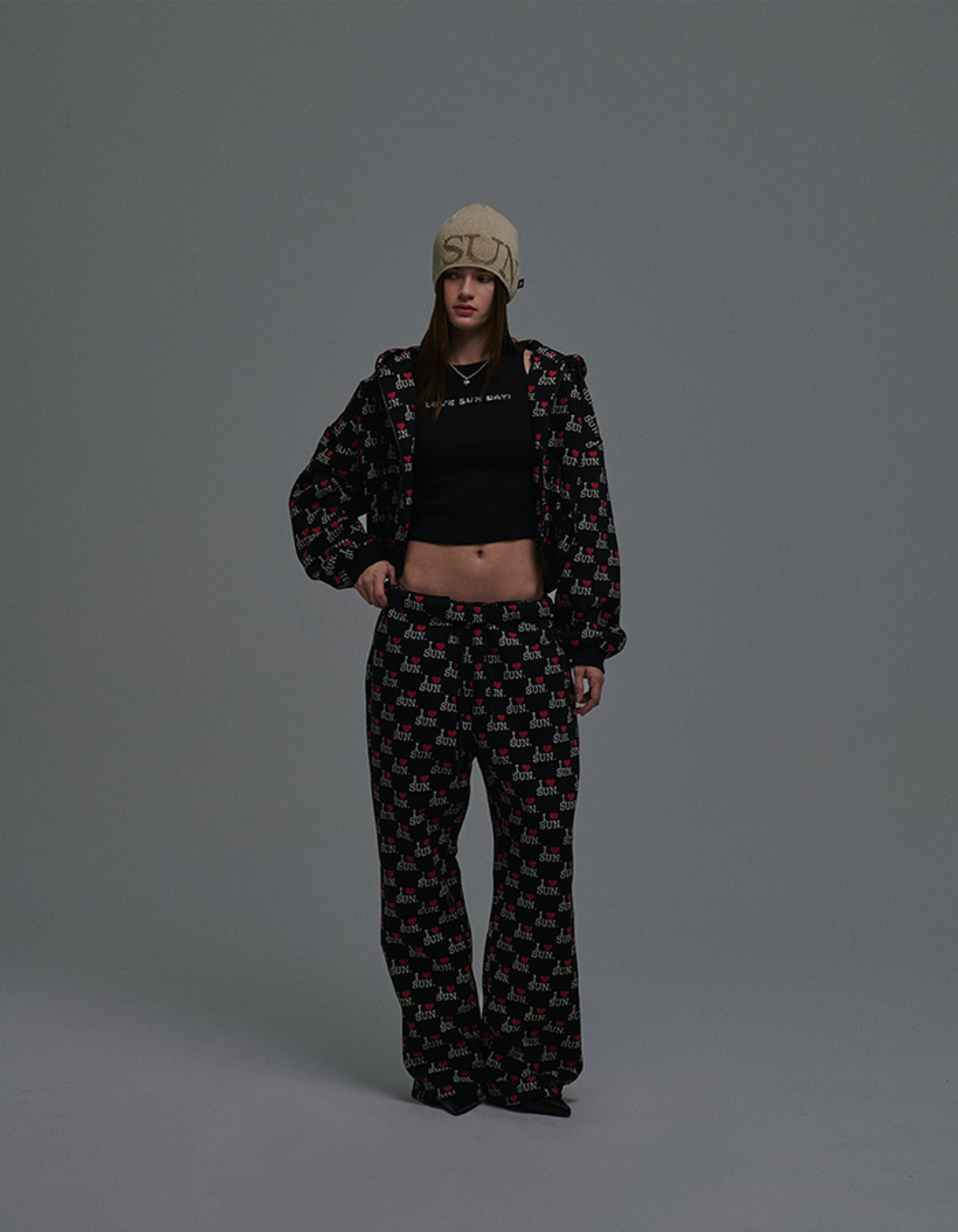 선데이후르츠마켓(SUNDAY FRUIT MARKET) I LOVE SUN SWEATPANTS BLACK