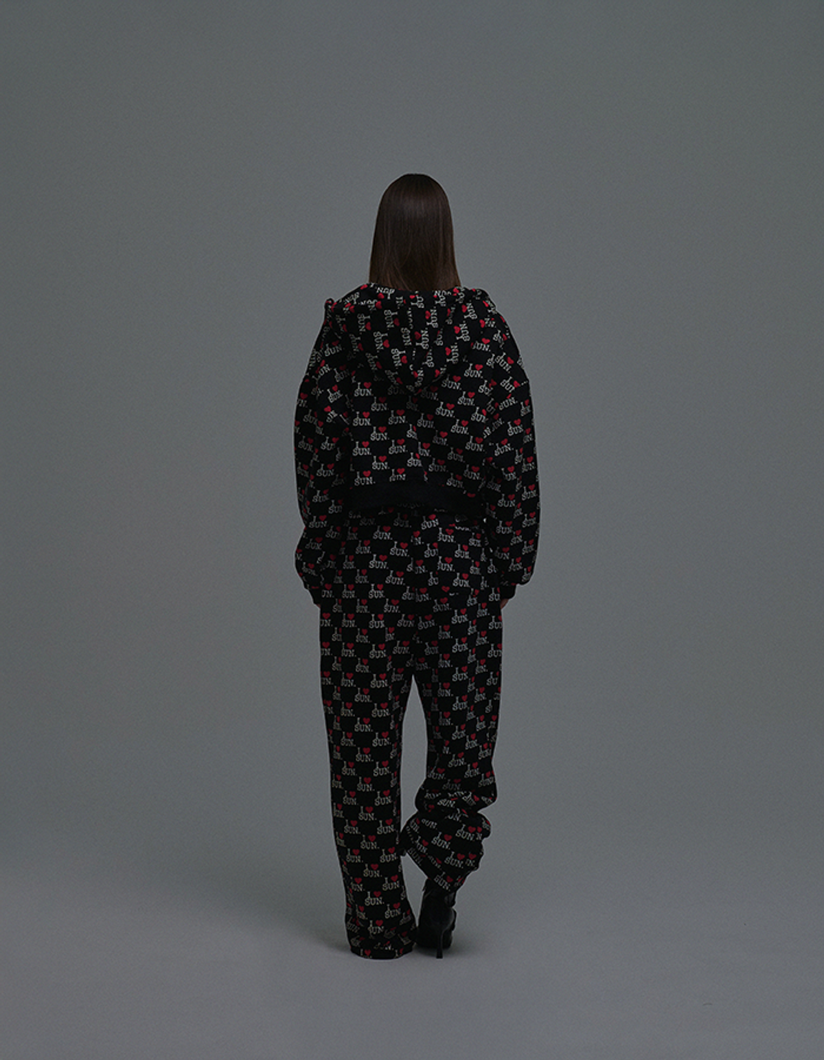 선데이후르츠마켓(SUNDAY FRUIT MARKET) I LOVE SUN SWEATPANTS BLACK