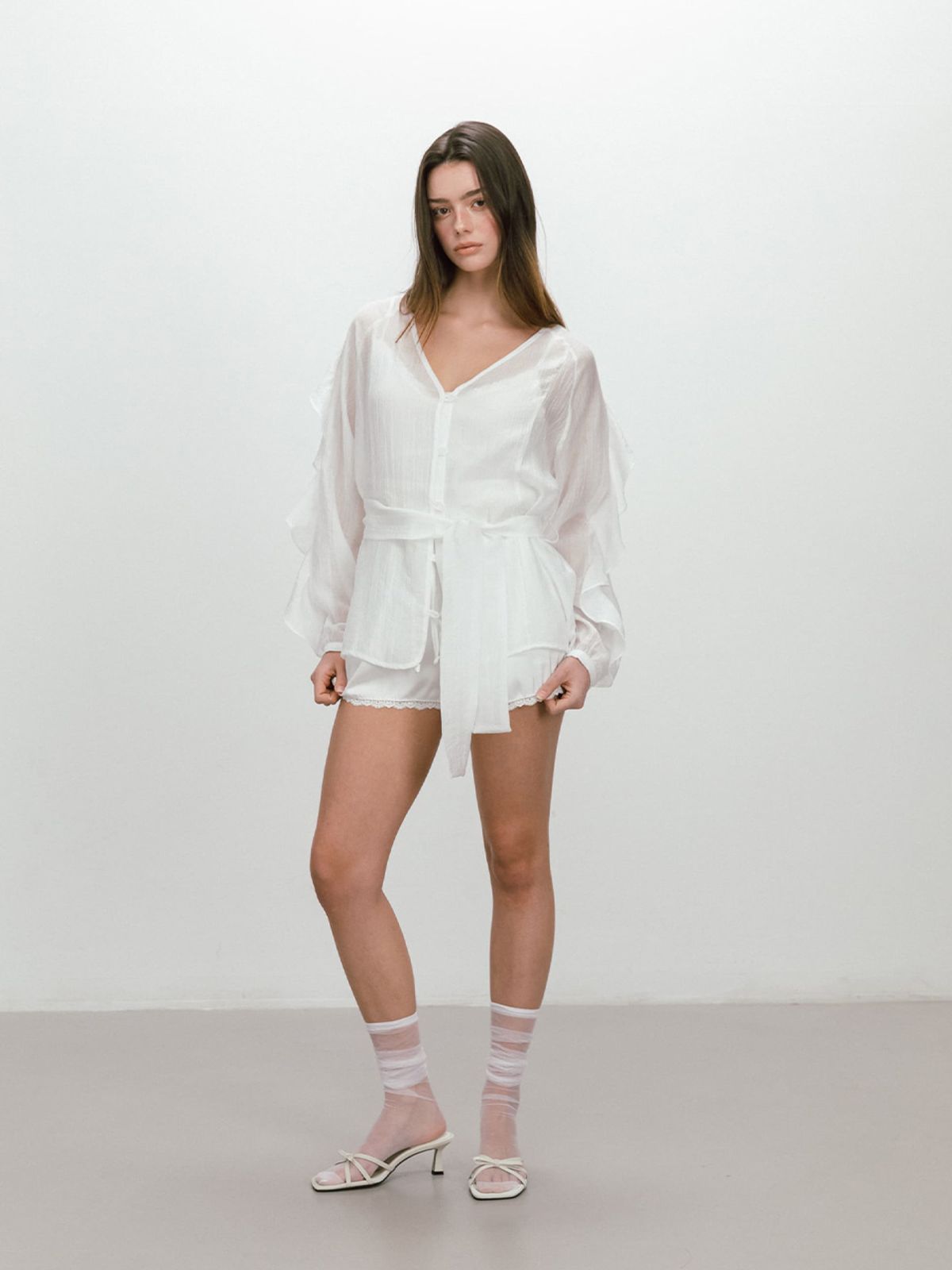 모이페어(MOIFAIRE) FRILL BELTED BLOUSE / WHITE