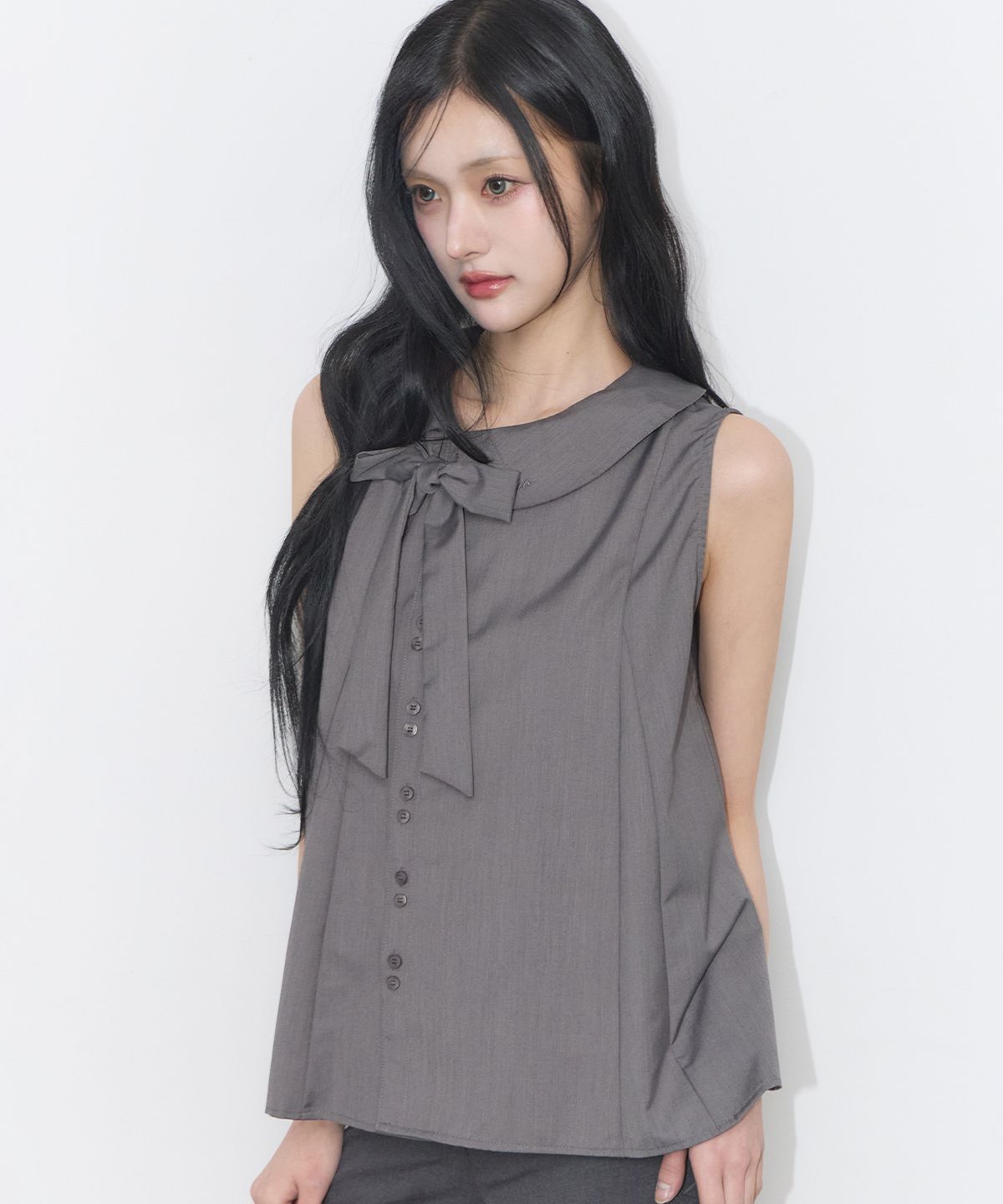 일리고(ILLIGO) 로프 플레어 블라우스 차콜