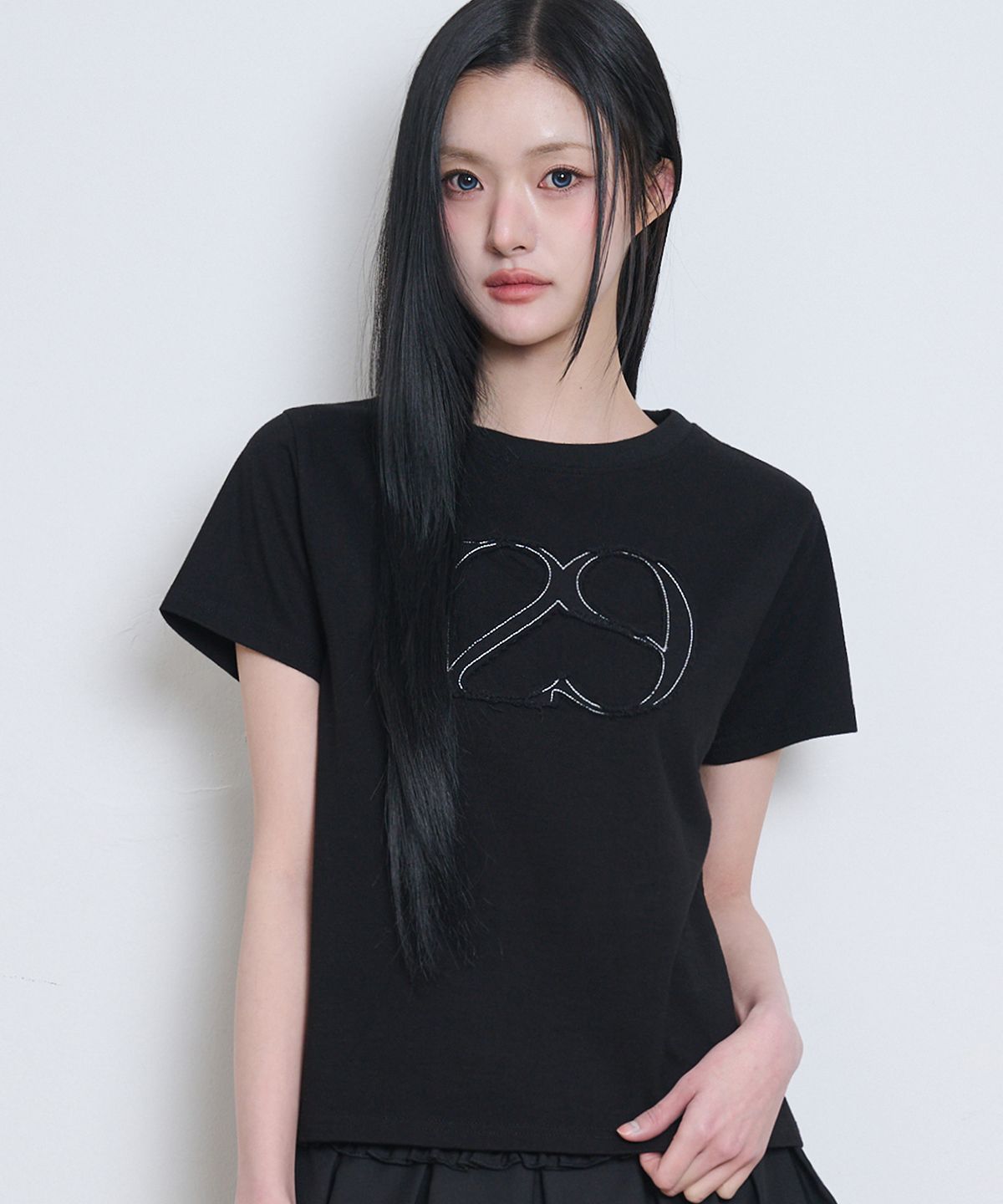 일리고(ILLIGO) 129 로고 패치 티셔츠 딥블랙