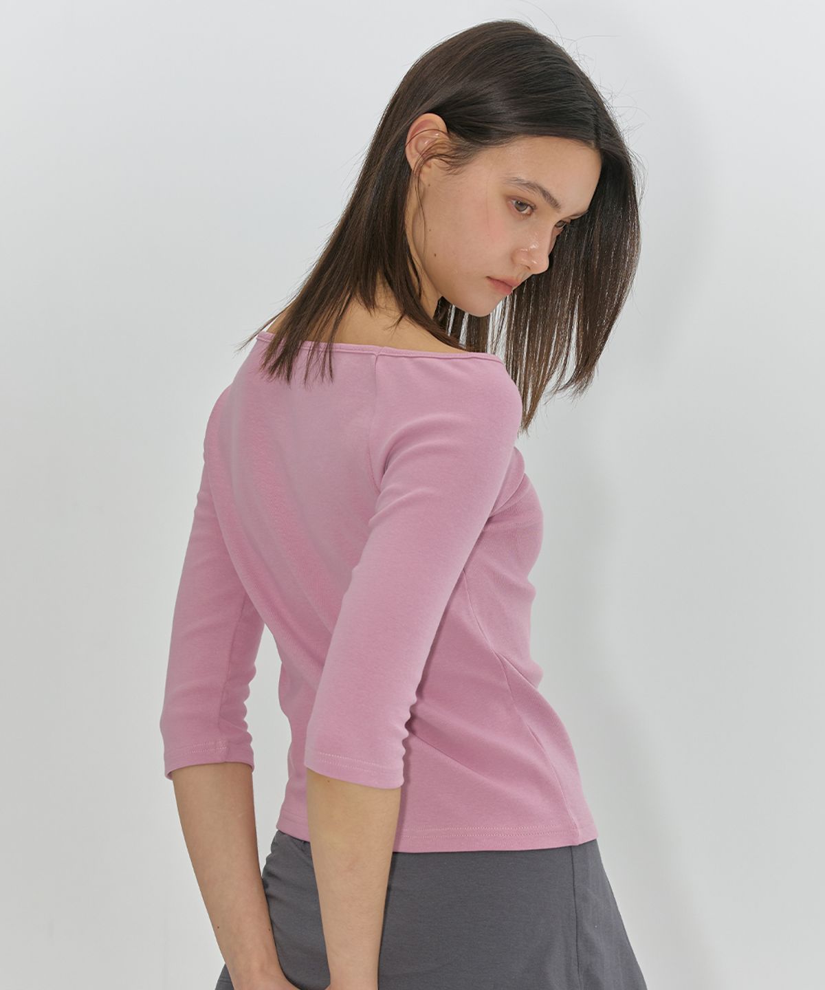 로맨티누어(ROMANTINUER) One-Shoulder Eyelet Sleeve T-Shirt (Pink)