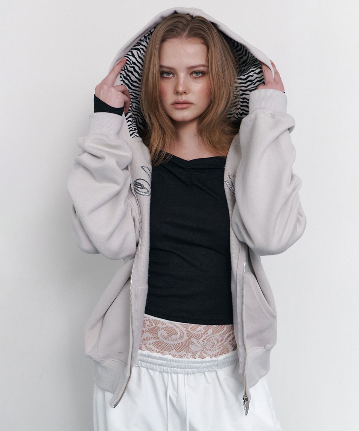 플리즈노팔로우(PLEASENOFOLLOW) Bono patch Sweat Hoodie Zip Up (Sand Grey)