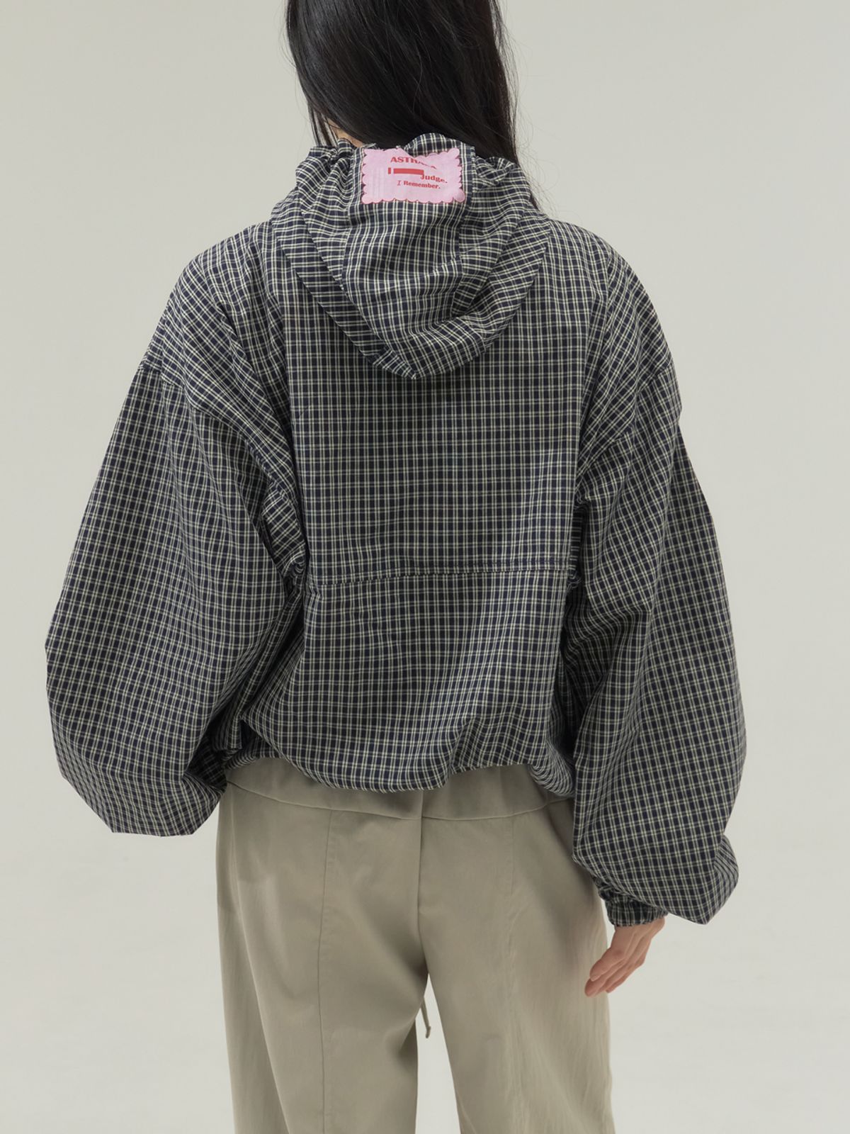 쏘리, 투 머치 러브(SORRY, TOO MUCH LOVE) Gingham Hooded Windbreaker Blouson_Navy
