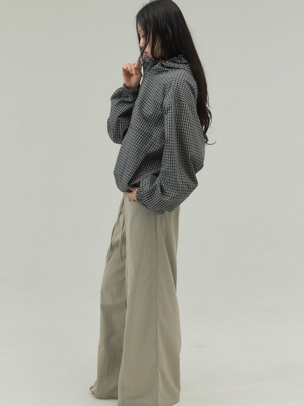 쏘리, 투 머치 러브(SORRY, TOO MUCH LOVE) Gingham Hooded Windbreaker Blouson_Navy