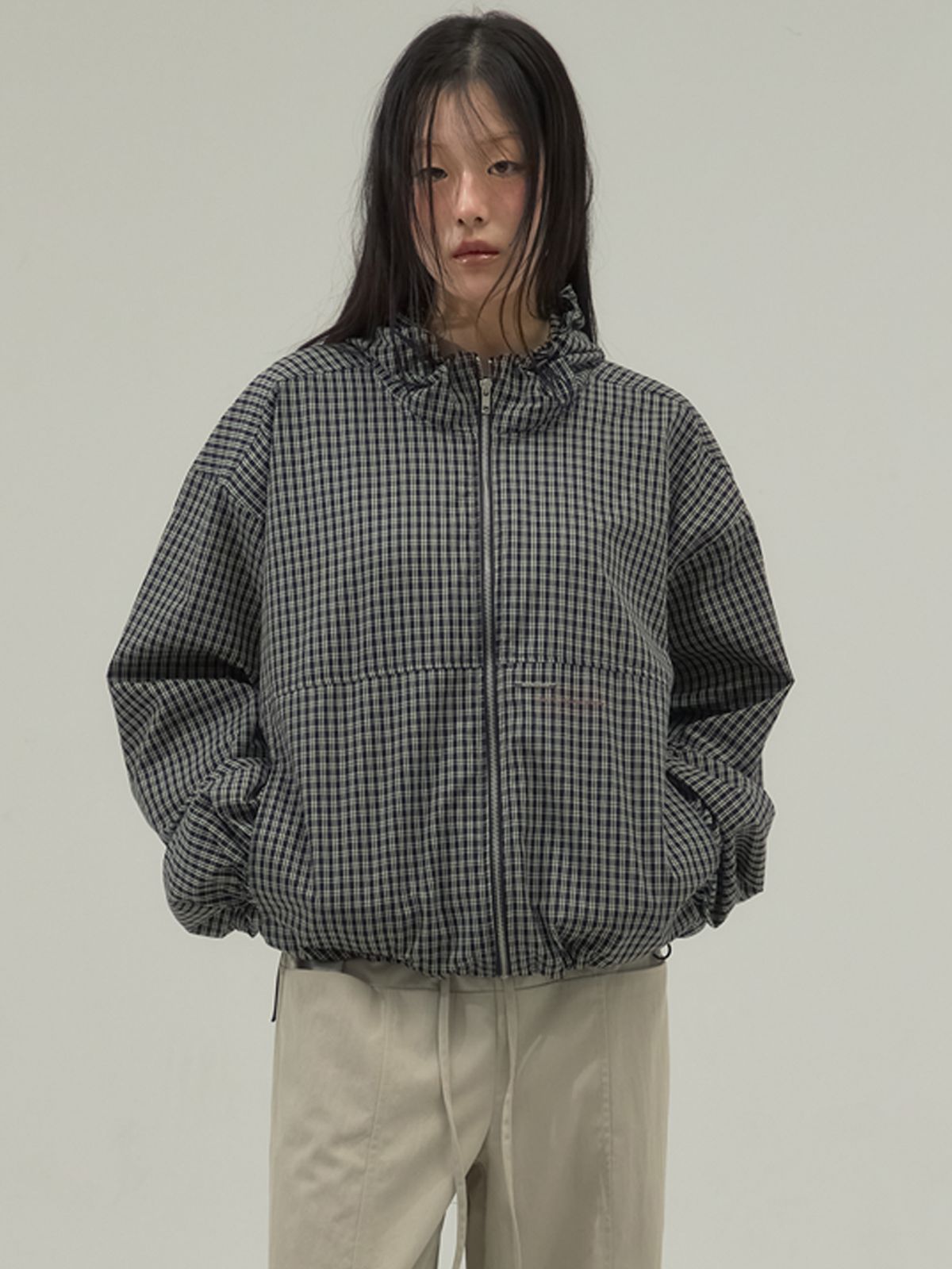 쏘리, 투 머치 러브(SORRY, TOO MUCH LOVE) Gingham Hooded Windbreaker Blouson_Navy