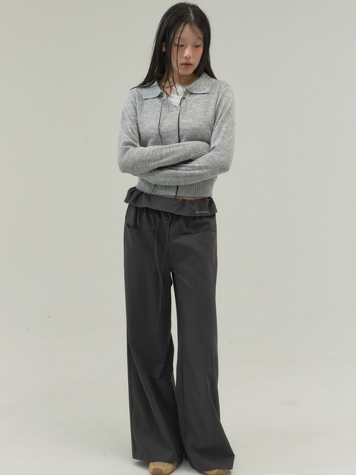 쏘리, 투 머치 러브(SORRY, TOO MUCH LOVE) Ribbon Tie Collar Knit Top_Gray