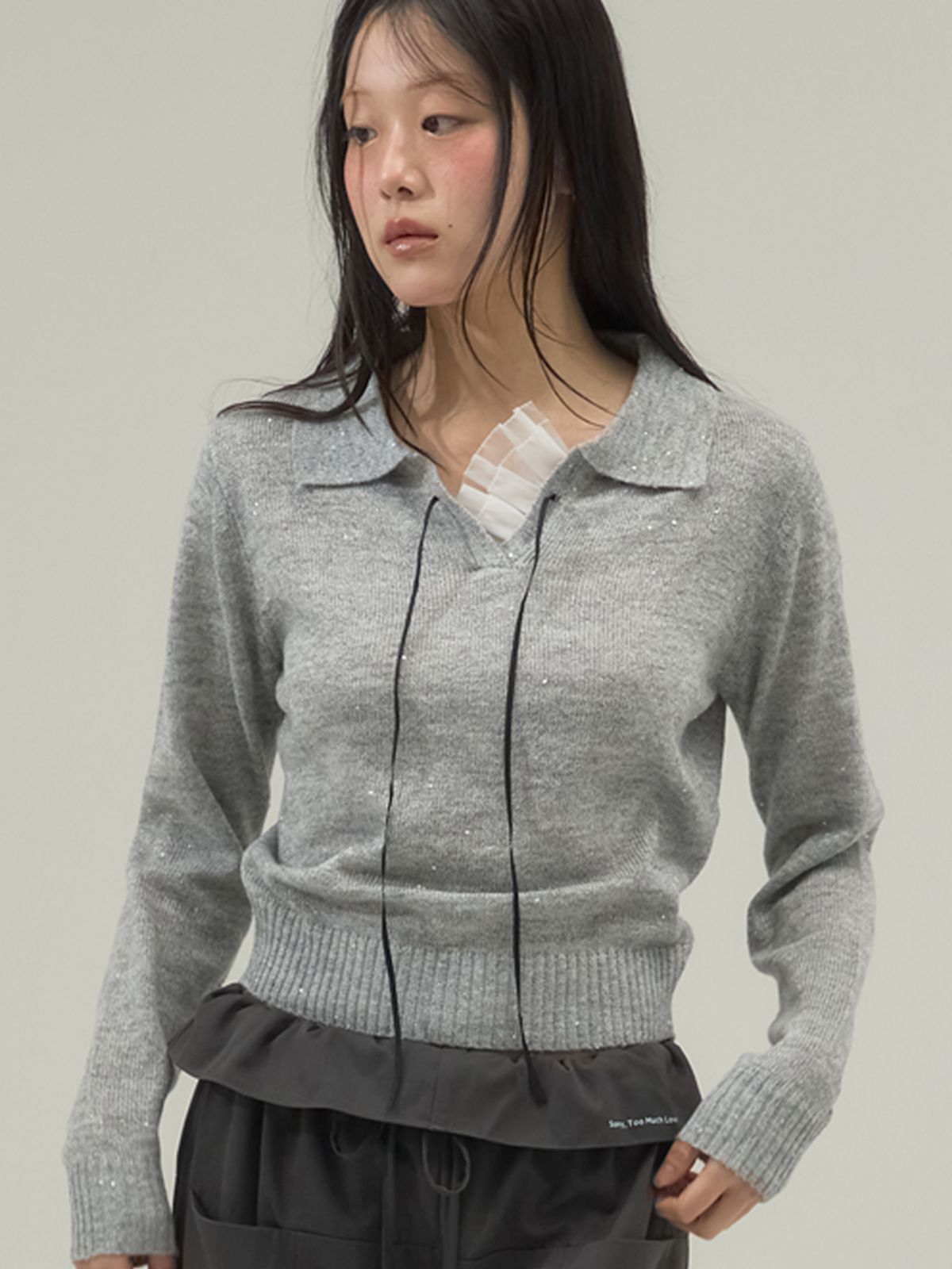 쏘리, 투 머치 러브(SORRY, TOO MUCH LOVE) Ribbon Tie Collar Knit Top_Gray