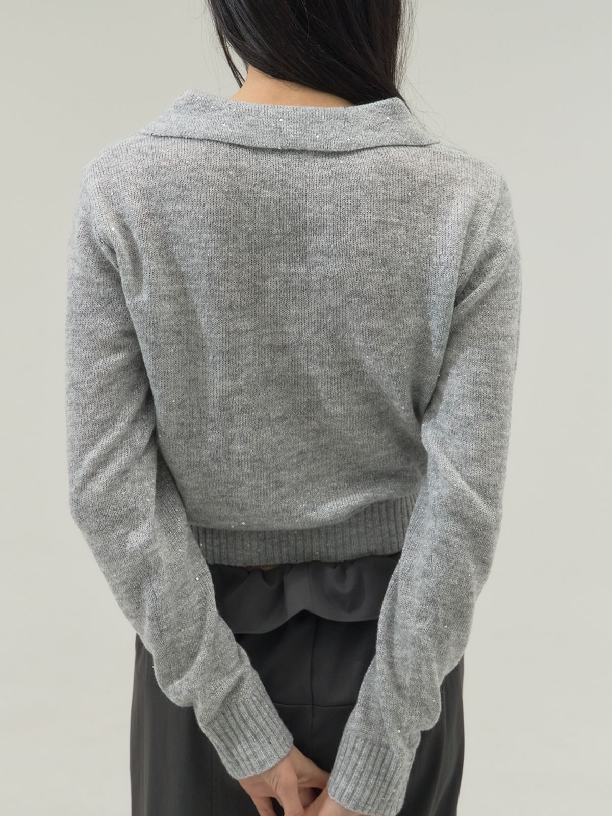 쏘리, 투 머치 러브(SORRY, TOO MUCH LOVE) Ribbon Tie Collar Knit Top_Gray