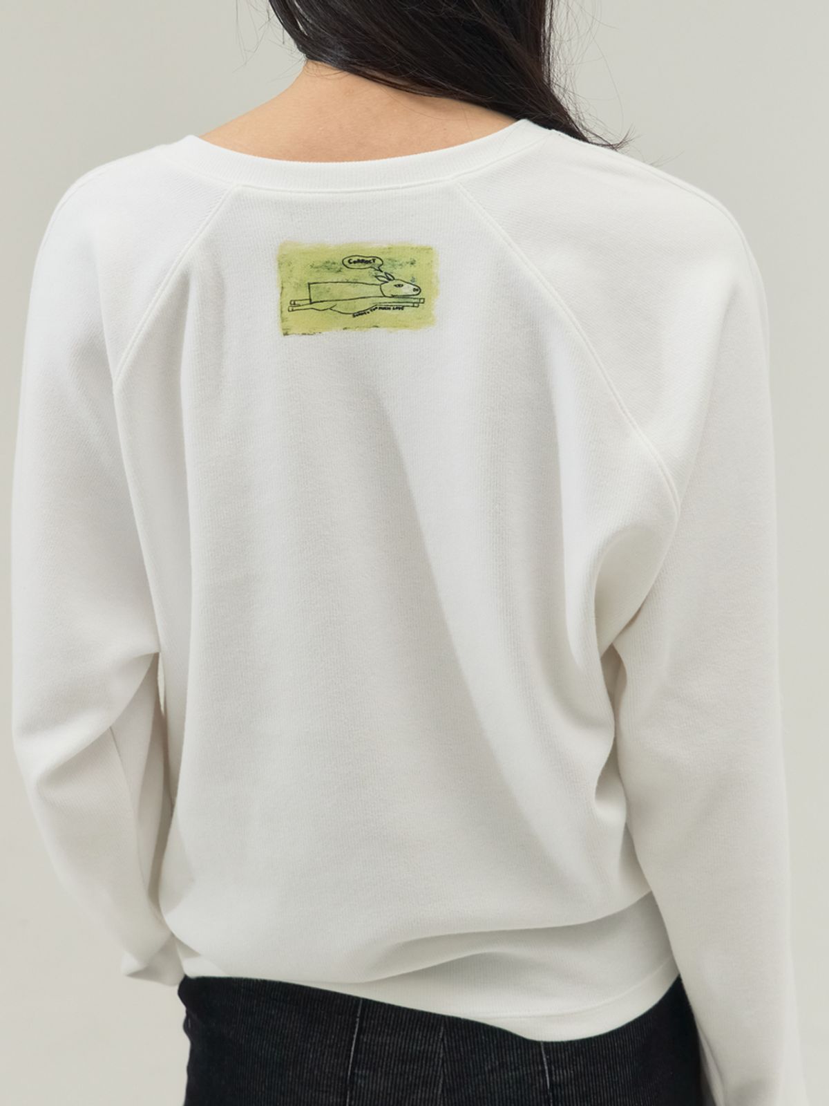 쏘리, 투 머치 러브(SORRY, TOO MUCH LOVE) Studio Sketch V-Neck Sweatshirt_White