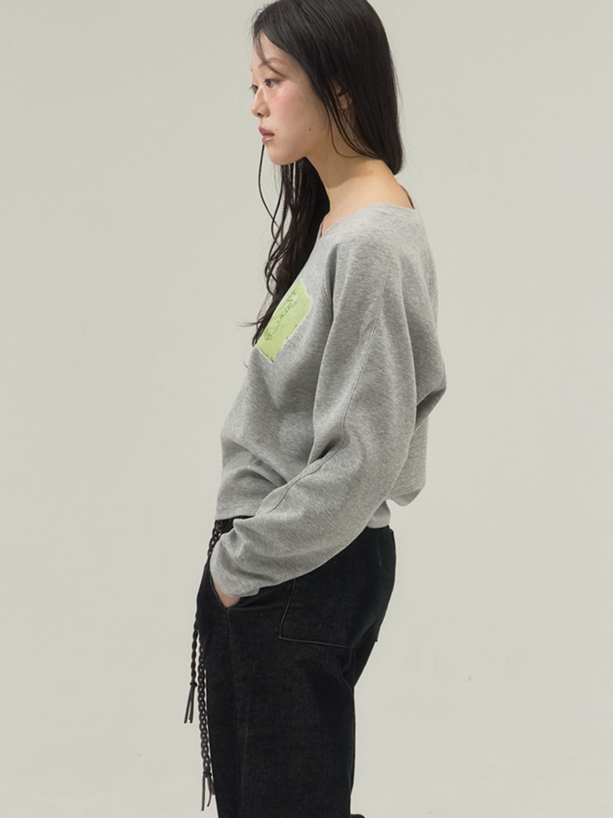 쏘리, 투 머치 러브(SORRY, TOO MUCH LOVE) Studio Sketch V-Neck Sweatshirt_Gray