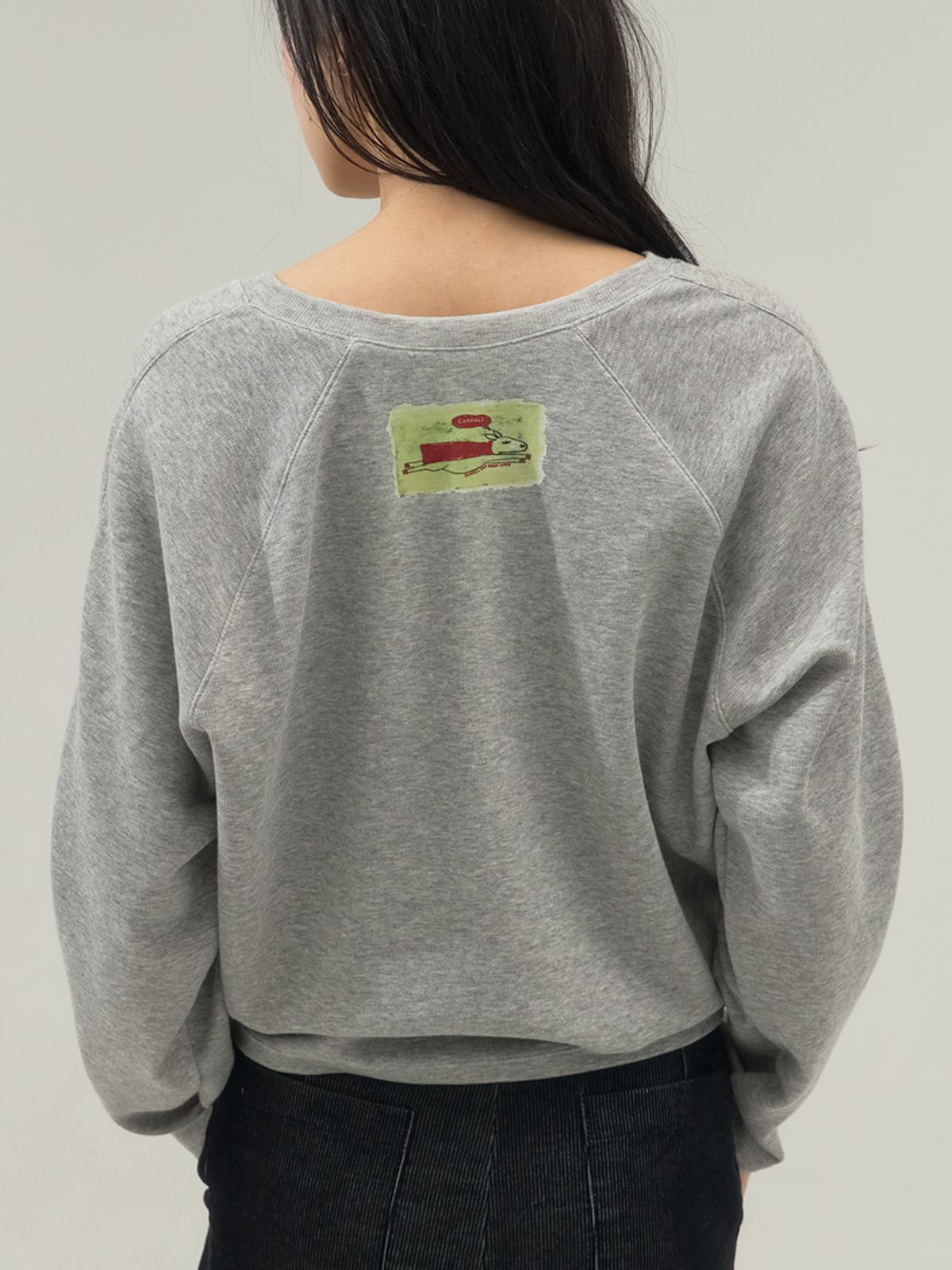 쏘리, 투 머치 러브(SORRY, TOO MUCH LOVE) Studio Sketch V-Neck Sweatshirt_Gray