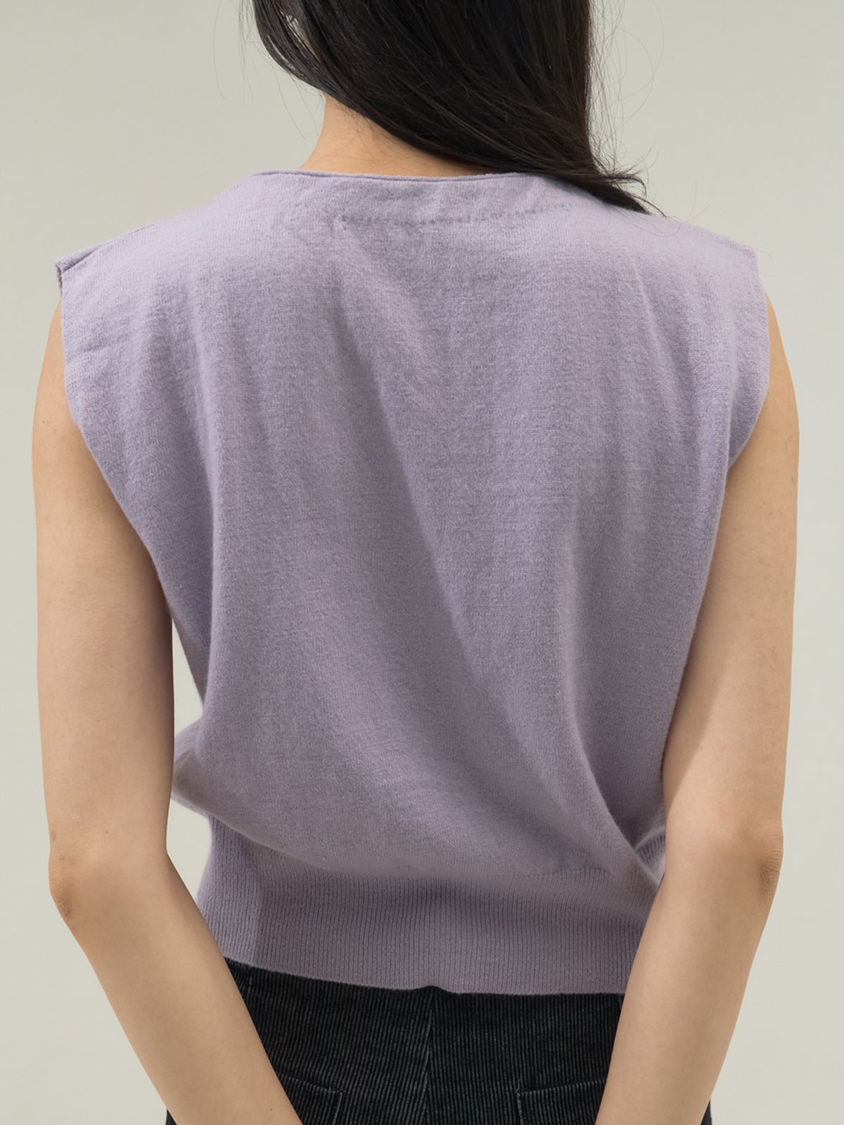 쏘리, 투 머치 러브(SORRY, TOO MUCH LOVE) Opal Glow Button V-Neck Knit Vest_Violet