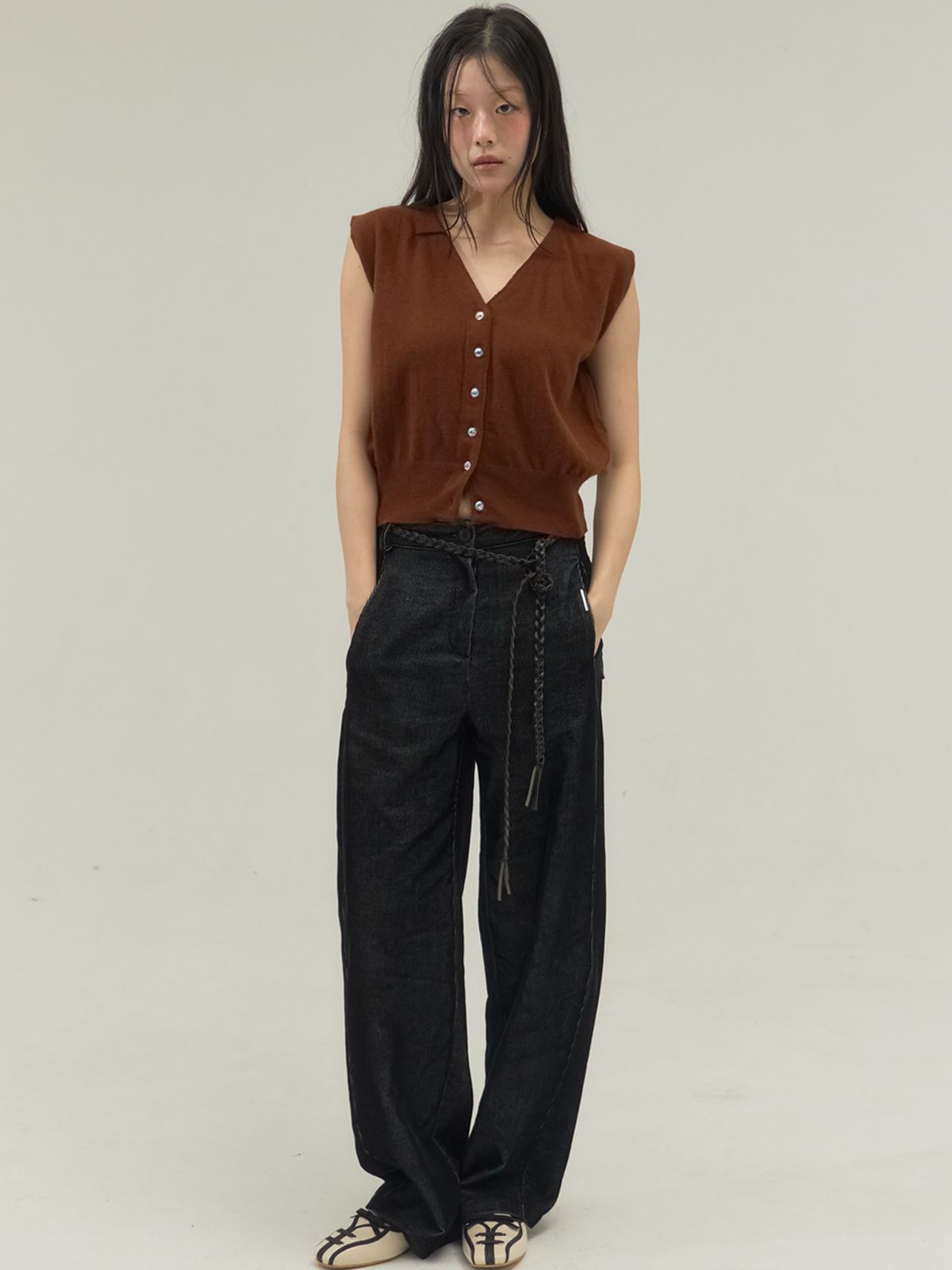 쏘리, 투 머치 러브(SORRY, TOO MUCH LOVE) Opal Glow Button V-Neck Knit Vest_Brown
