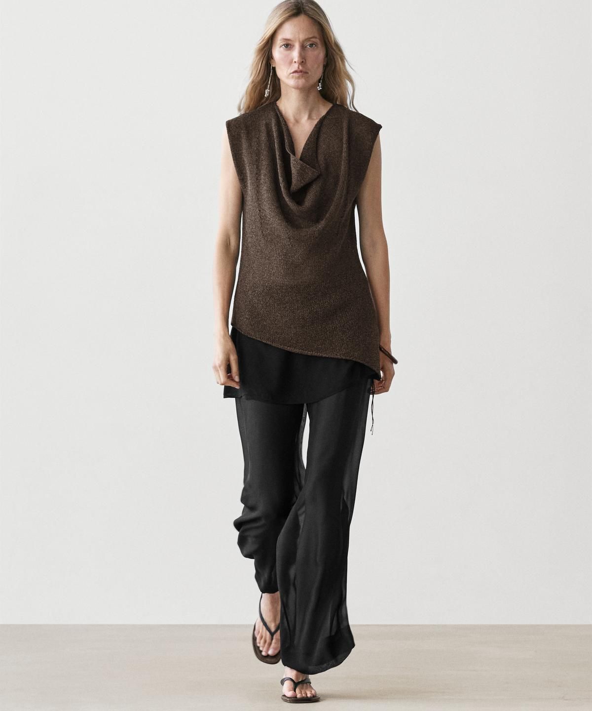 마시모두띠(MASSIMO DUTTI) 드레이프 네크라인 비대칭 탑