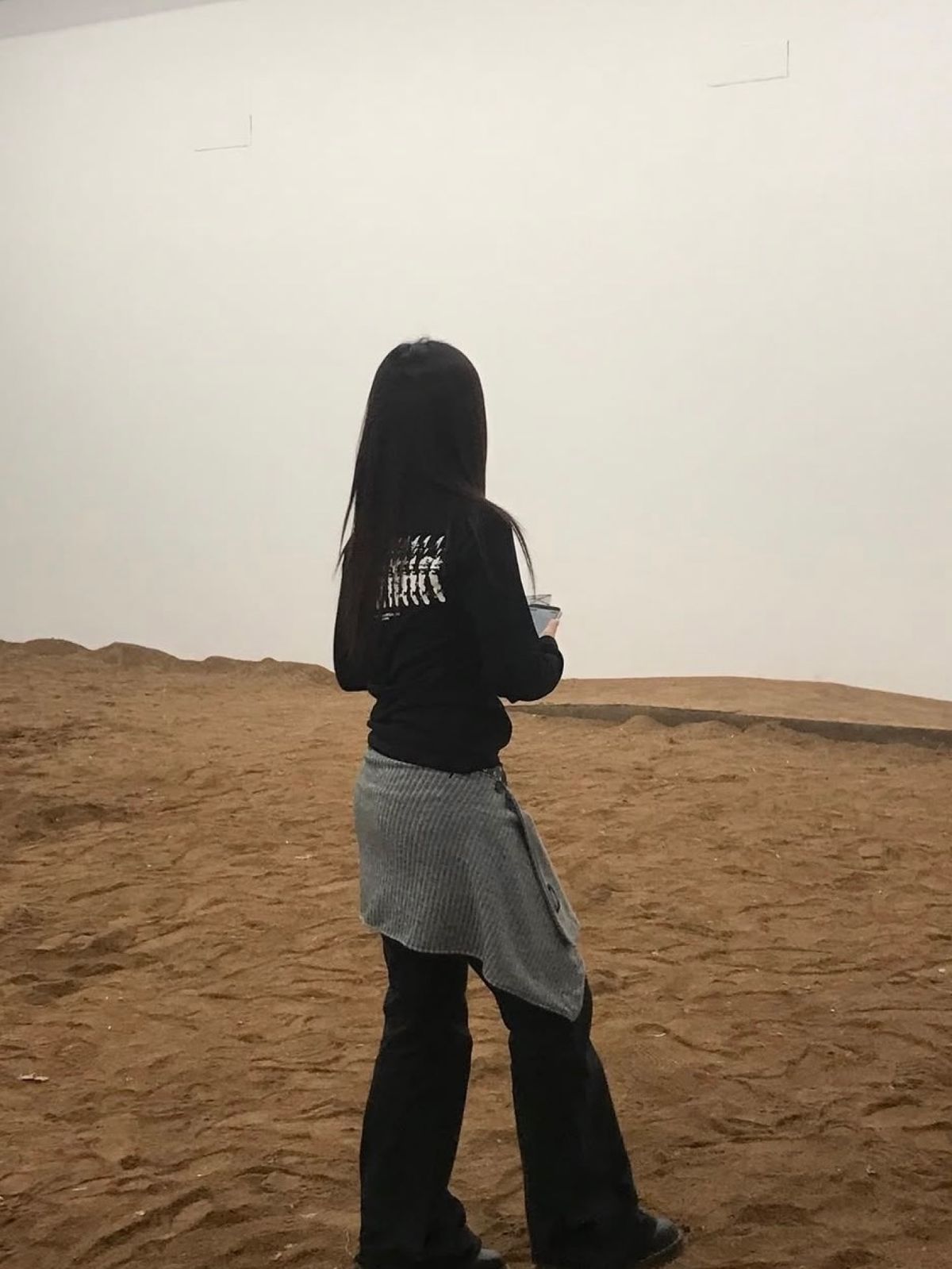에이지오브파라마운트(AGEOFPARAMOUNT) 뮤즈 롱슬리브 (블랙)