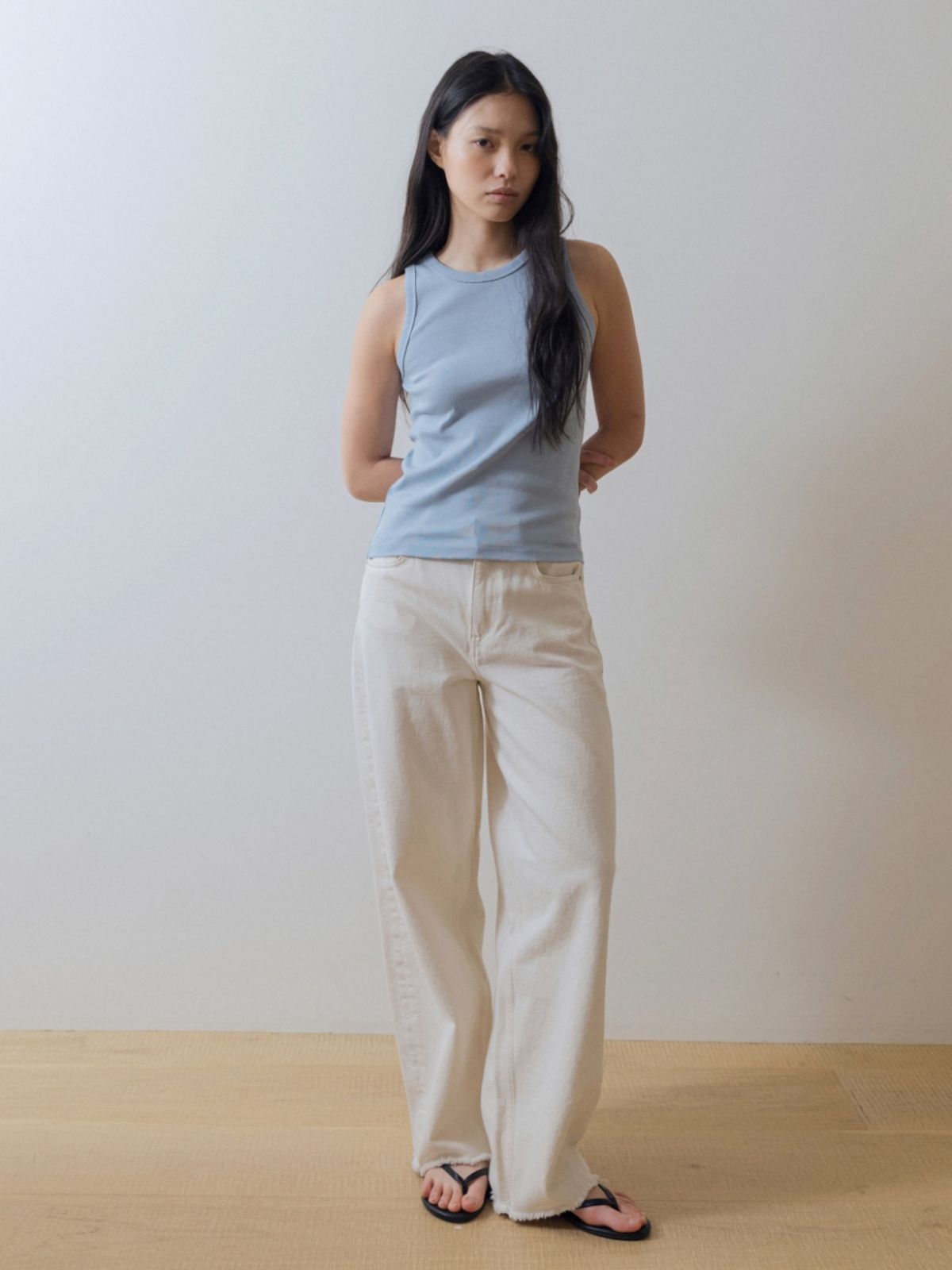 어나우트(UNNOUT) HALTER NECK COTTON SLEEVELESS SHIRT SKY