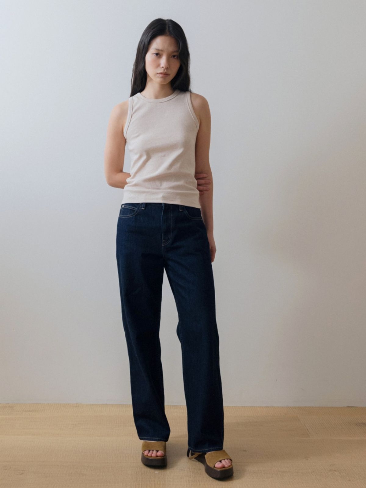 어나우트(UNNOUT) HALTER NECK COTTON SLEEVELESS SHIRT OATMEAL