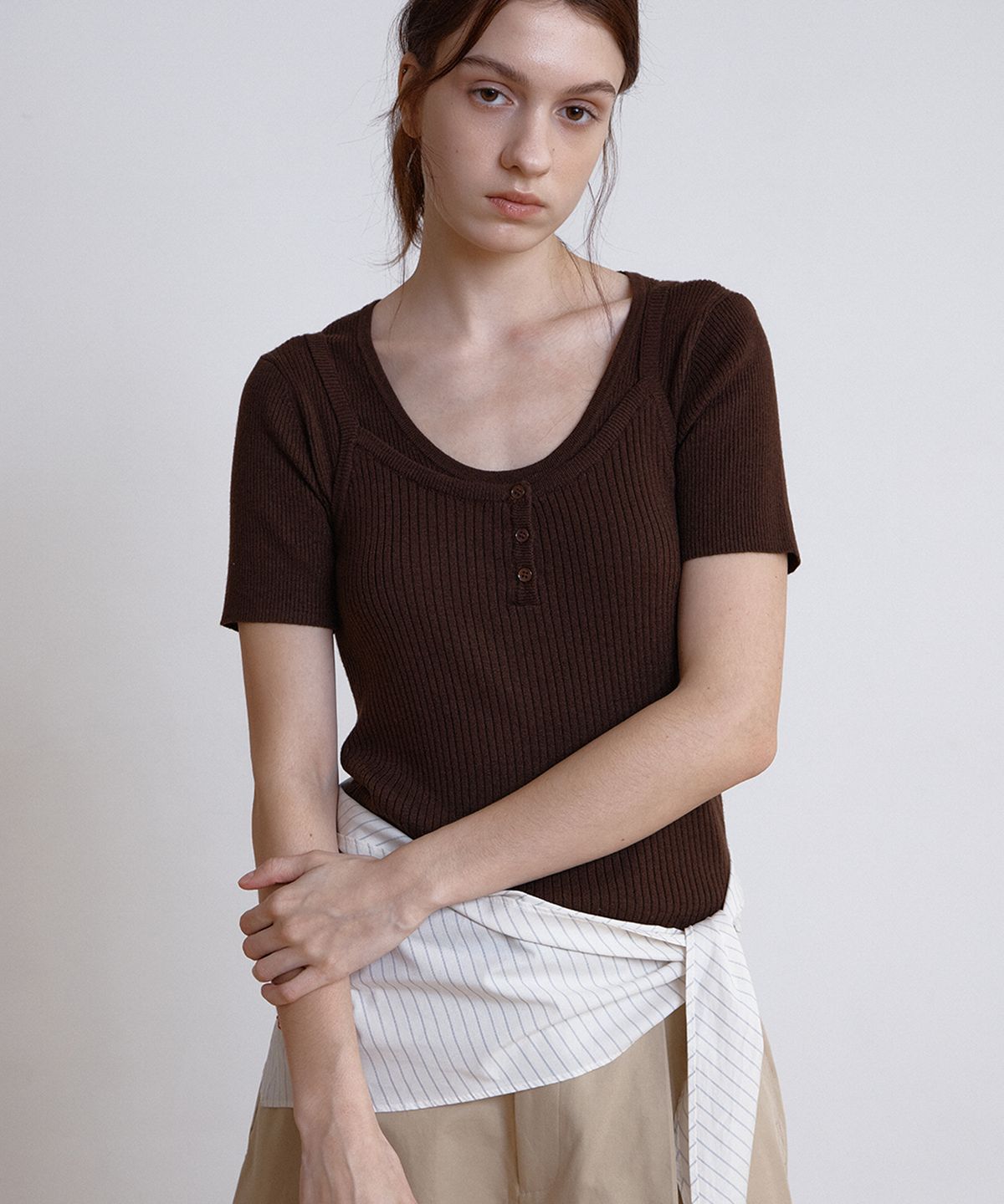 벗튼(BUT'TON) Slik U-Neck Knit (Brown)