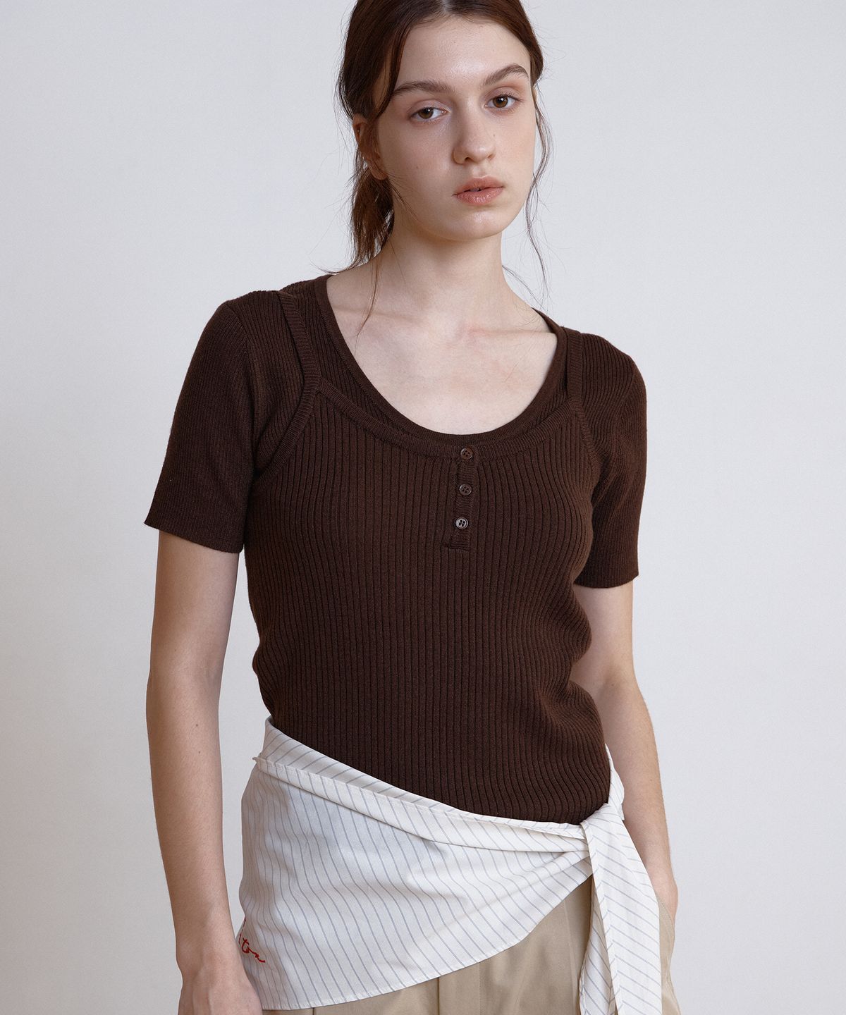 벗튼(BUT'TON) Slik Button Sleeveless Knit (Brown)