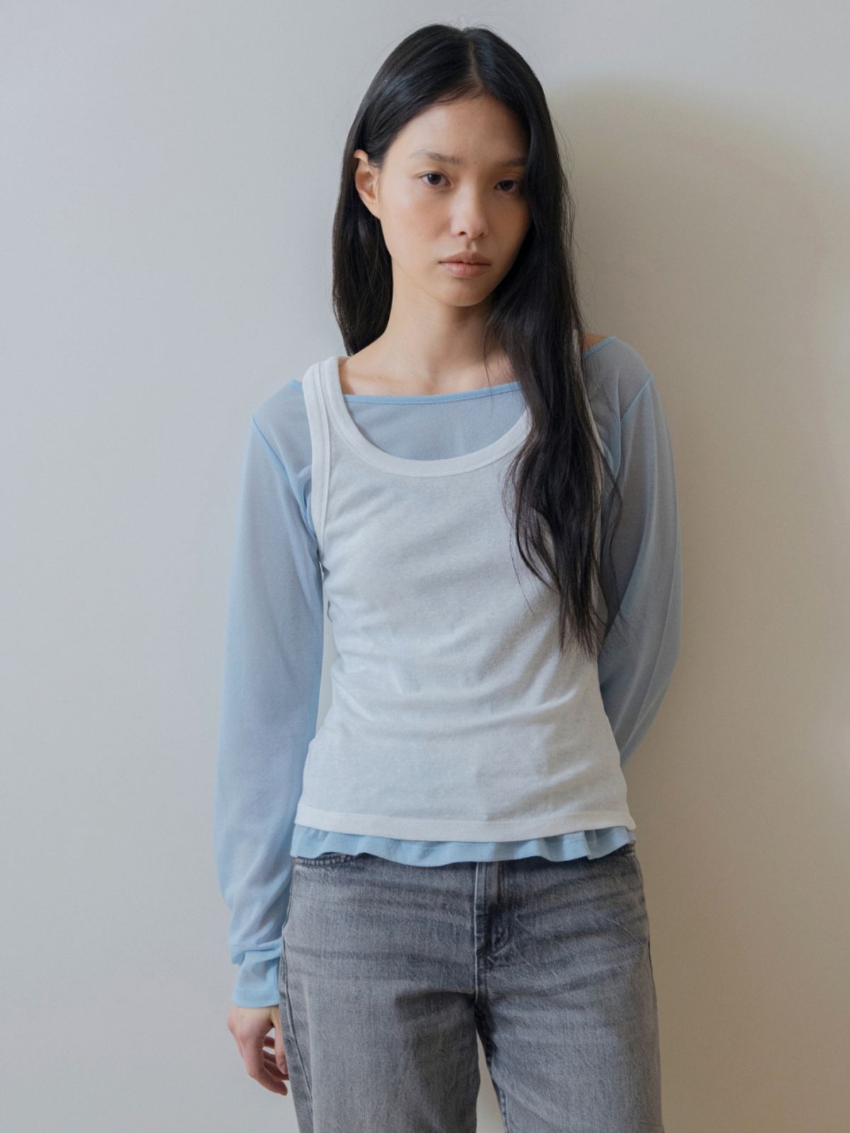 어나우트(UNNOUT) DELICATE SCOOP NECK SLEEVELESS SHIRT WHITE