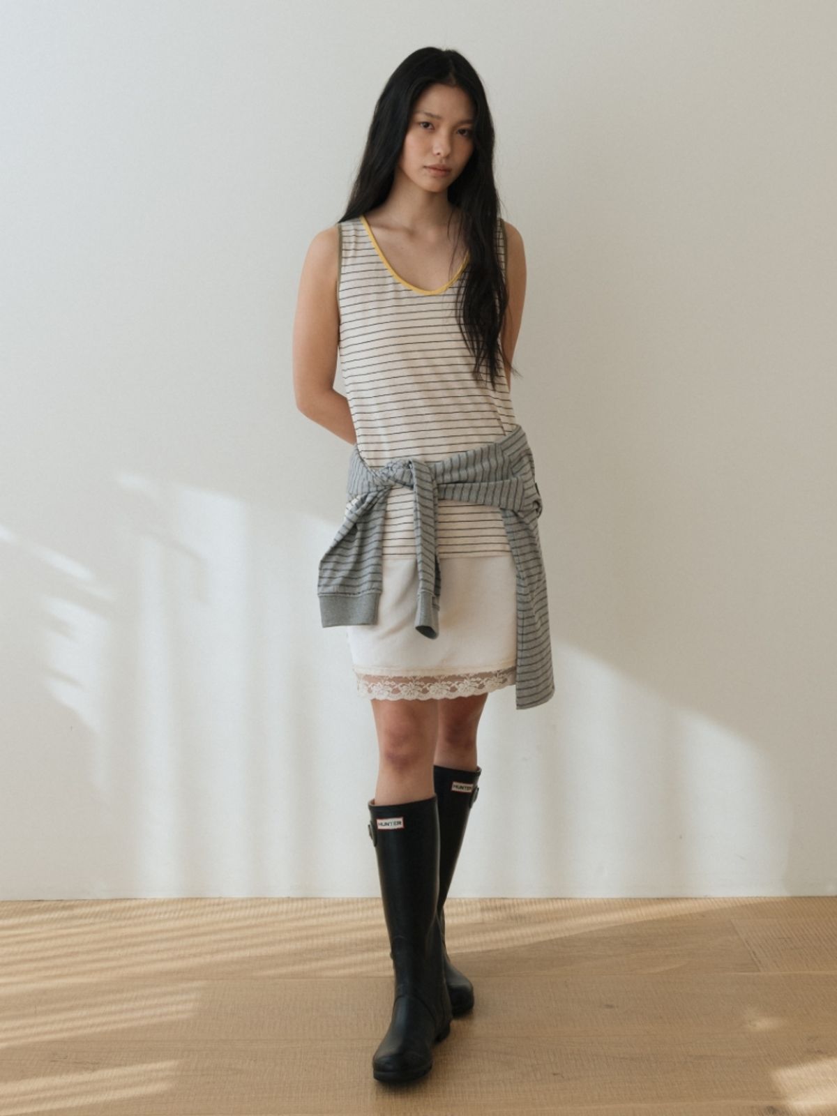 어나우트(UNNOUT) SILKY LINGERIE SKIRT CREAM