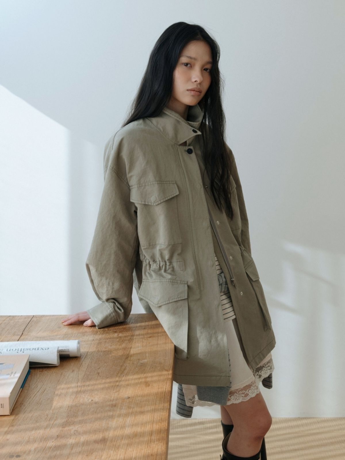 어나우트(UNNOUT) LINEN UTILITY HALF COAT KHAKI