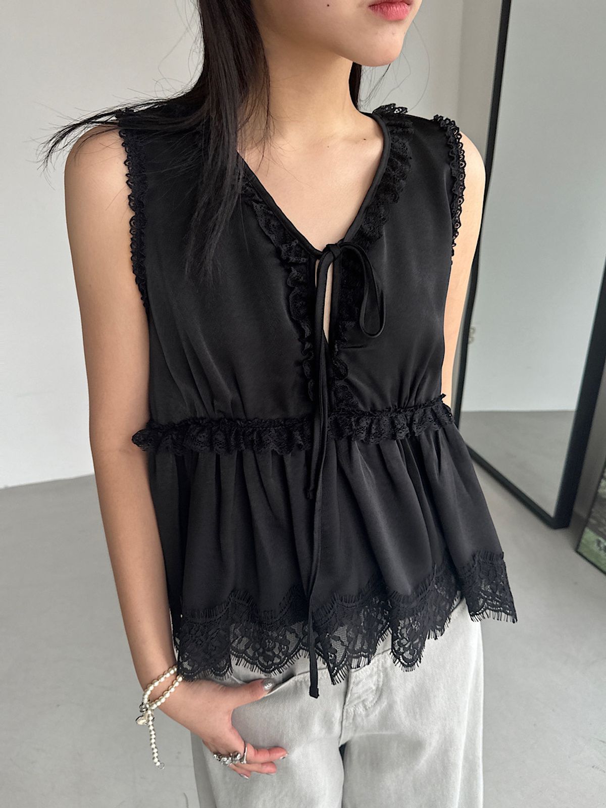 아포엠(APOEM) Lace Slip Blouse (2C)